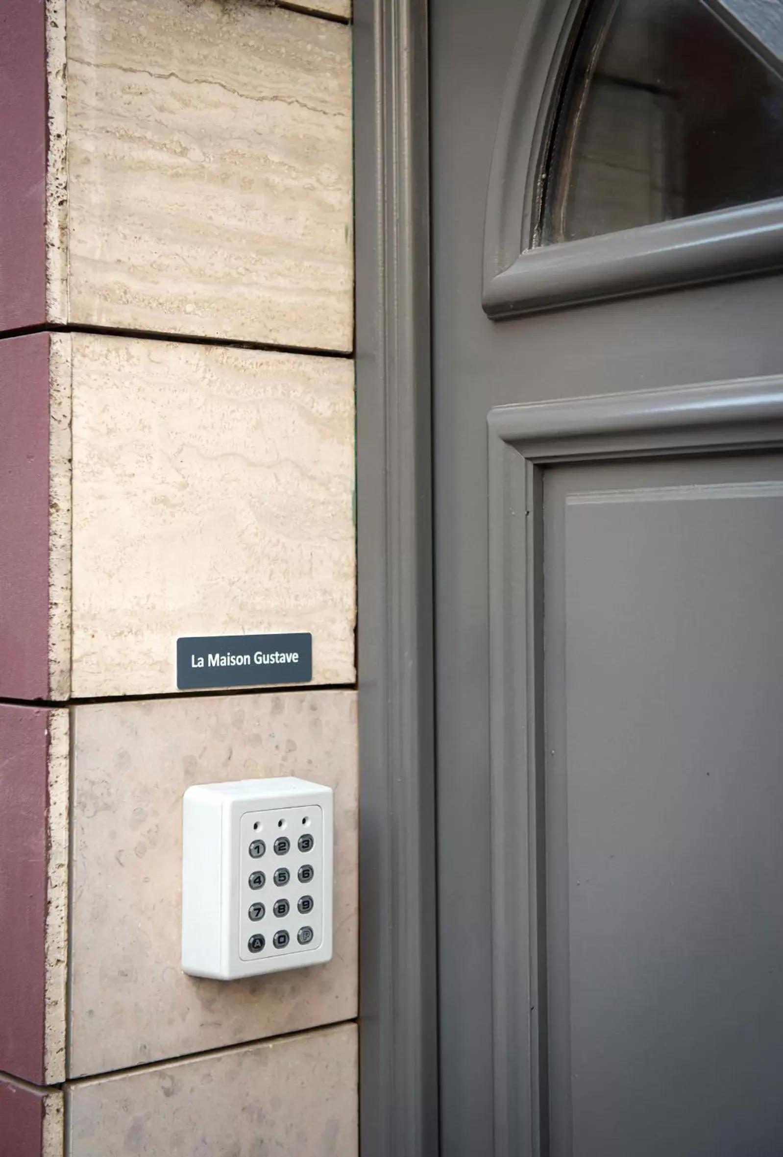 Facade/entrance in La Maison Gustave