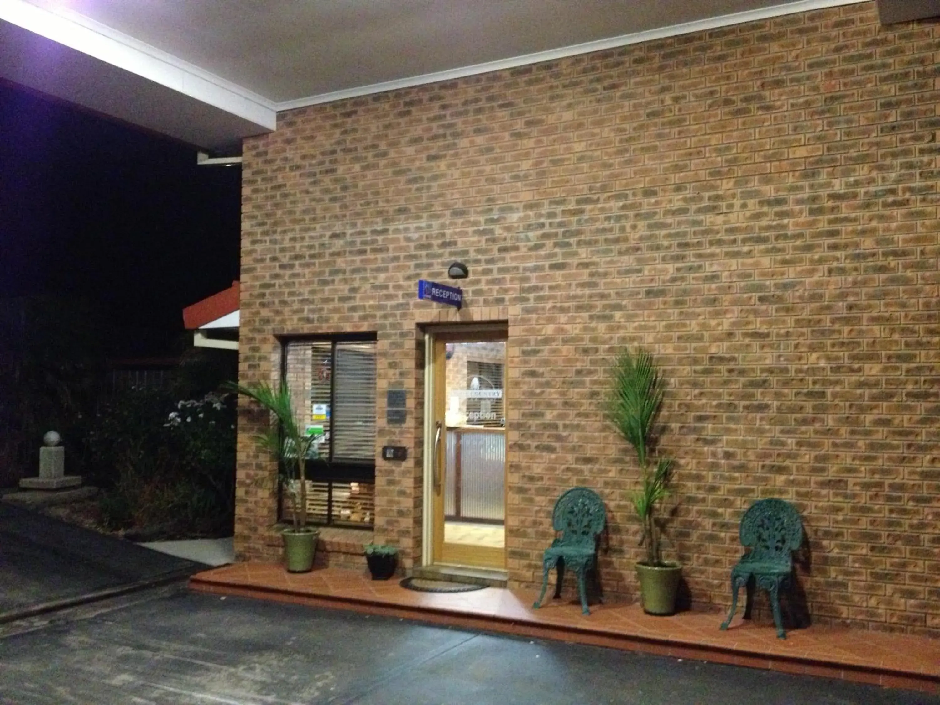 Facade/entrance in Hume Country Motor Inn