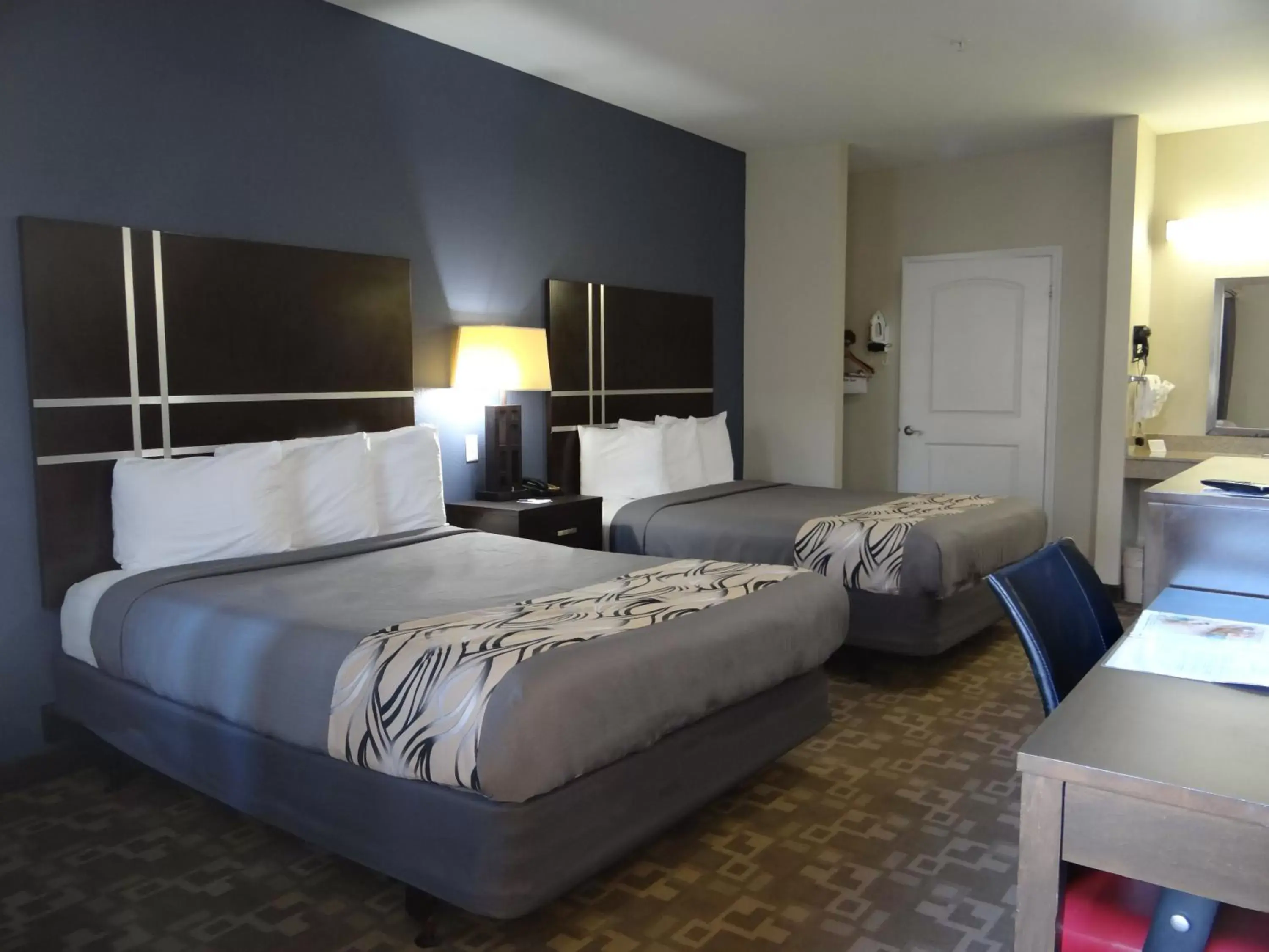 Bed in Regency Inn & Suites - Baytown