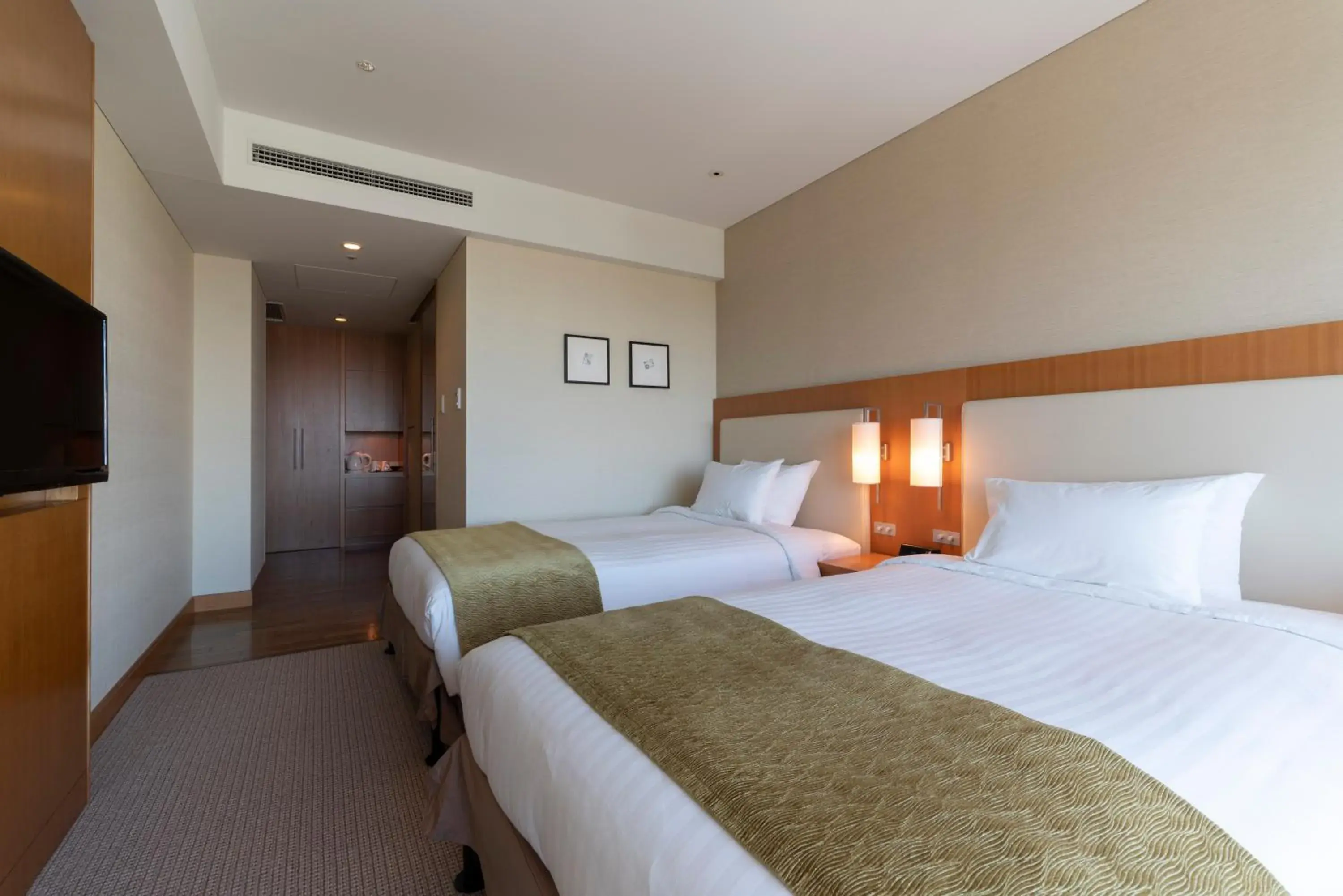 Photo of the whole room, Bed in Hotel Associa Shin-Yokohama