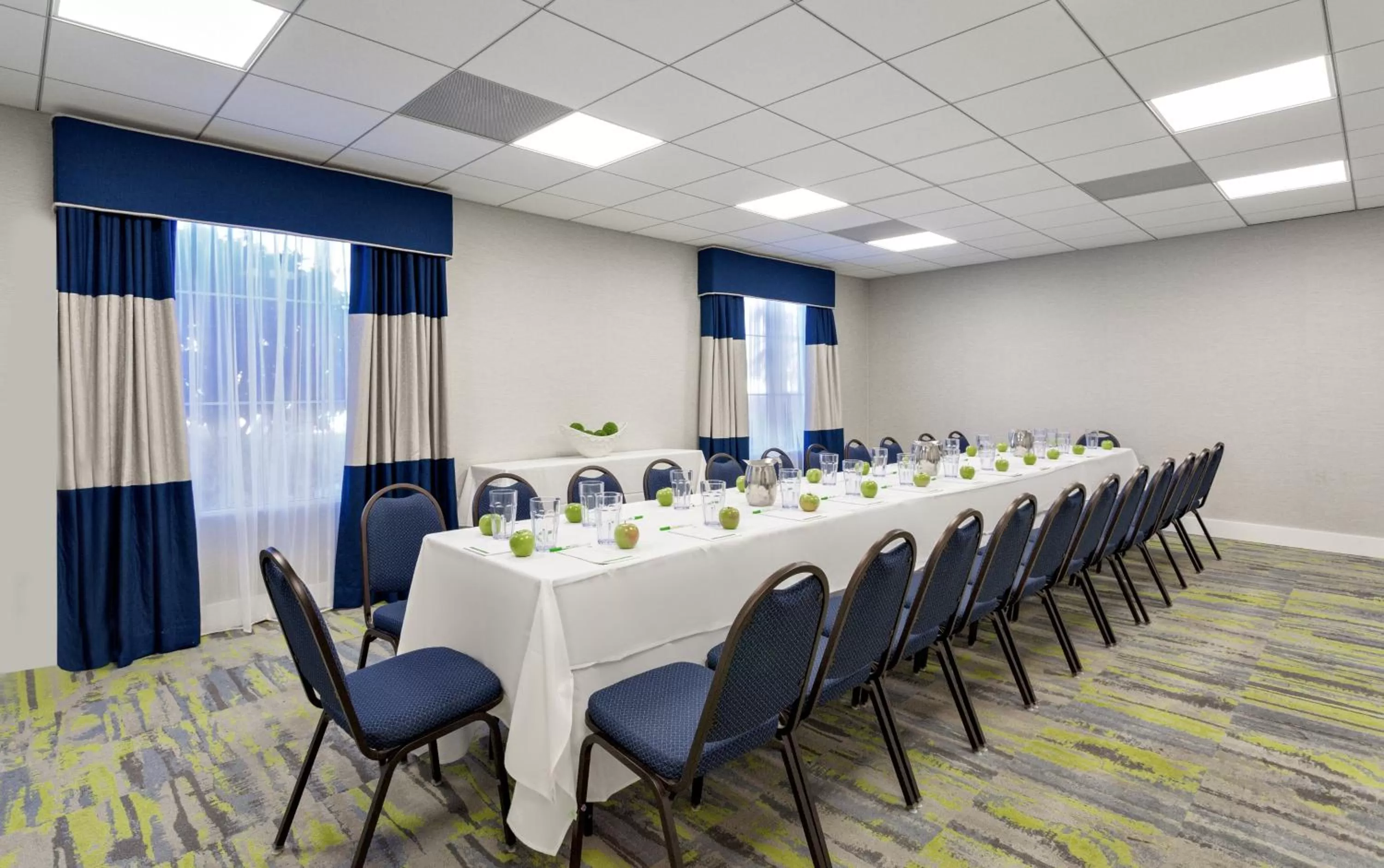 Meeting/conference room in Holiday Inn Hotel & Suites Daytona Beach On The Ocean by IHG
