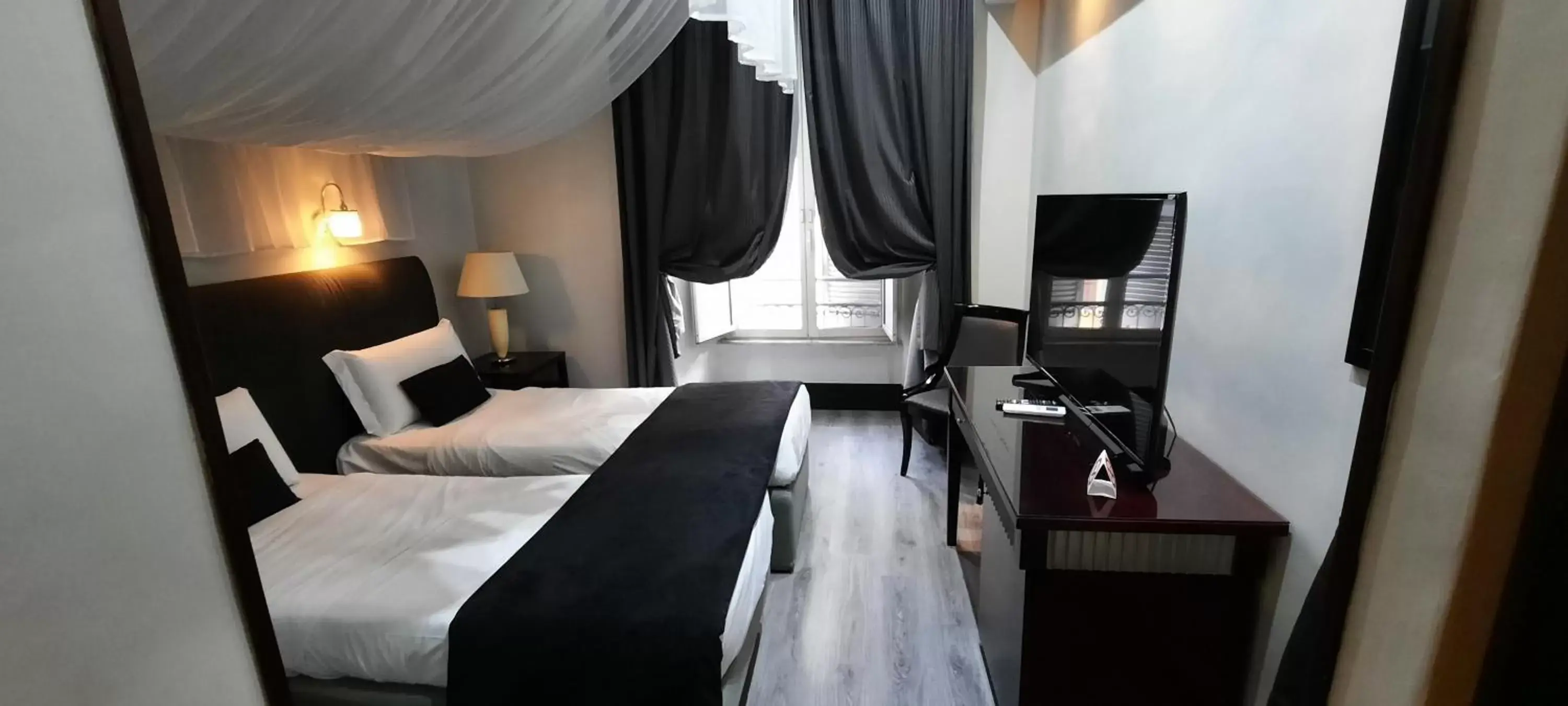 Bed in Hotel Giuggioli