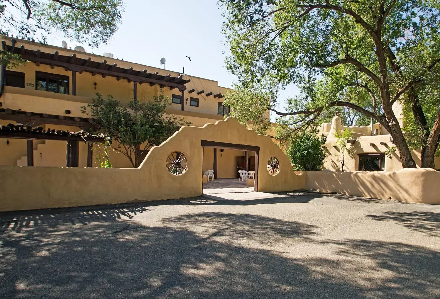 Facade/entrance in Sagebrush Inn & Suites Facade/entrance in Sagebrush Inn & Suites