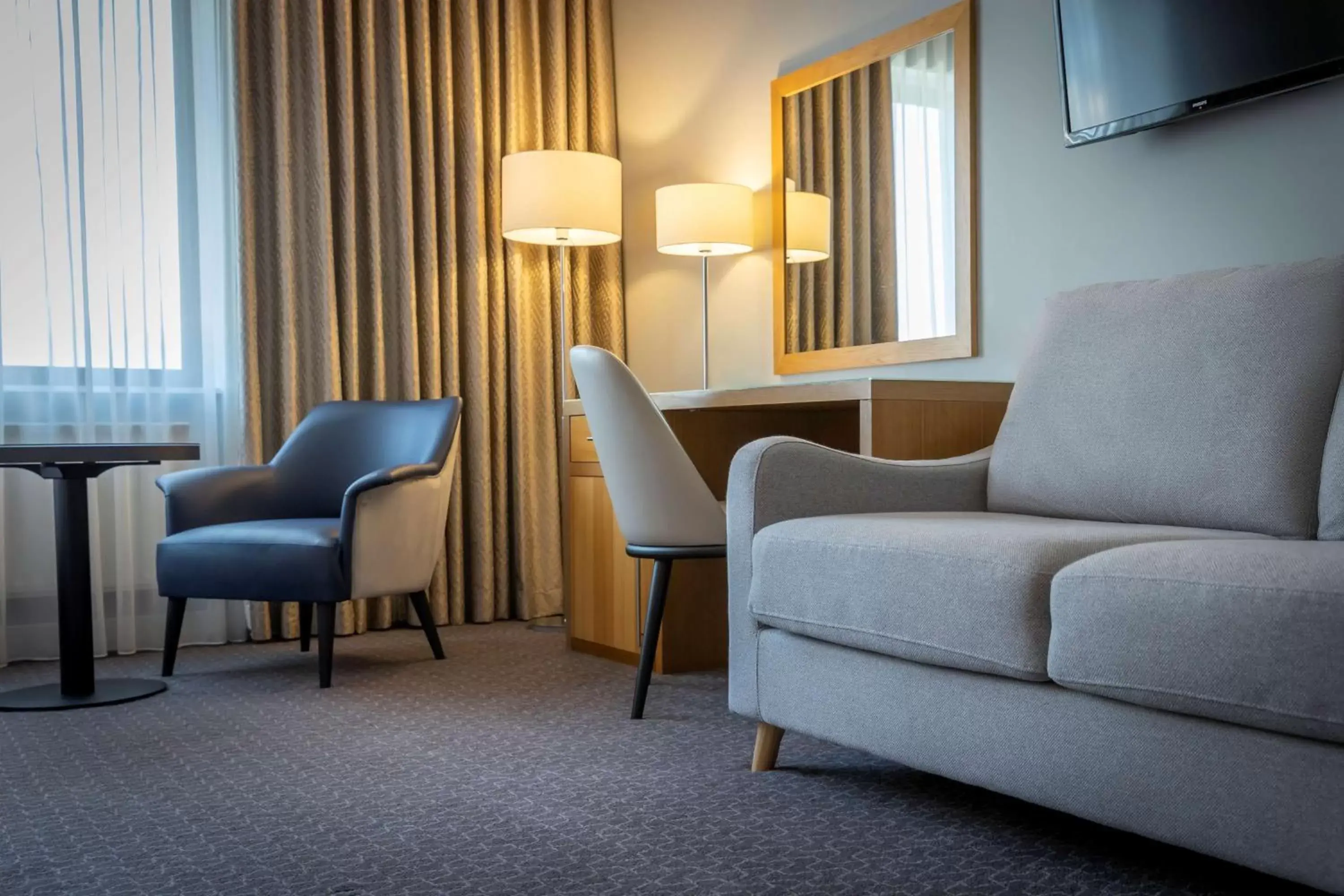 Bed, Seating Area in Radisson Blu Hotel, Letterkenny