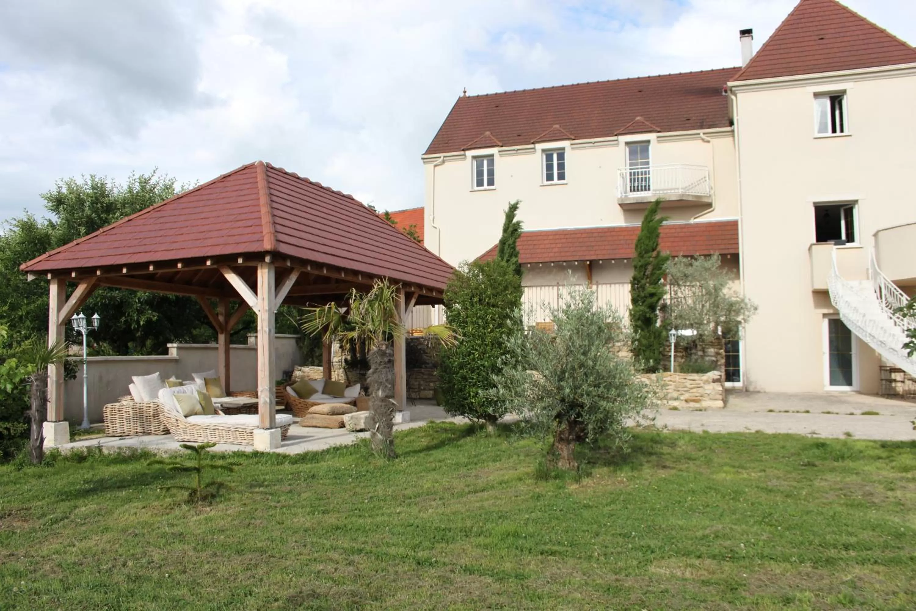 Facade/entrance in Appart'Hôtel Auxerre