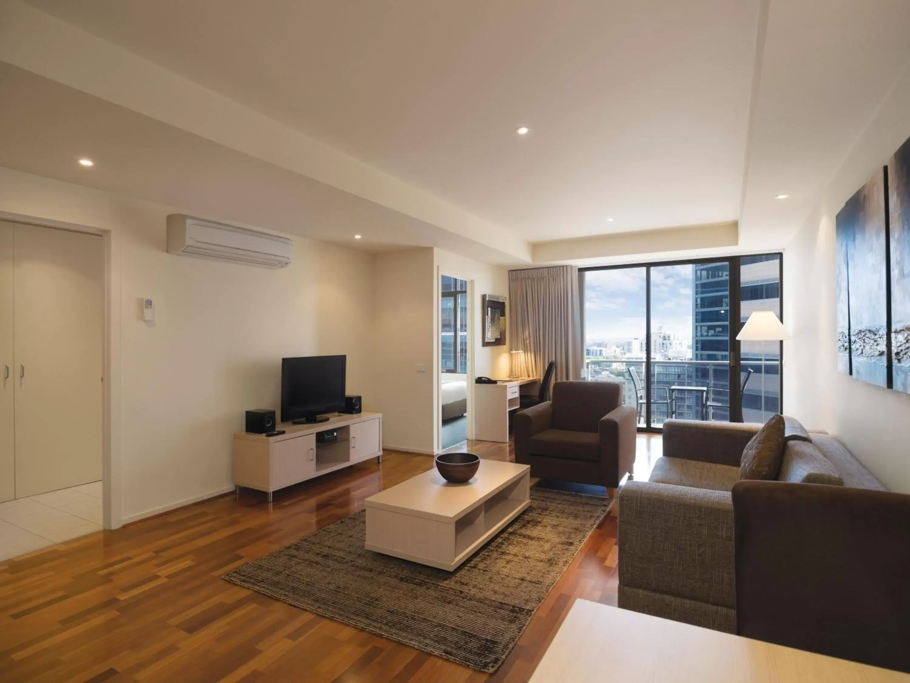 Living room, Seating Area in Oaks Melbourne on Lonsdale Suites