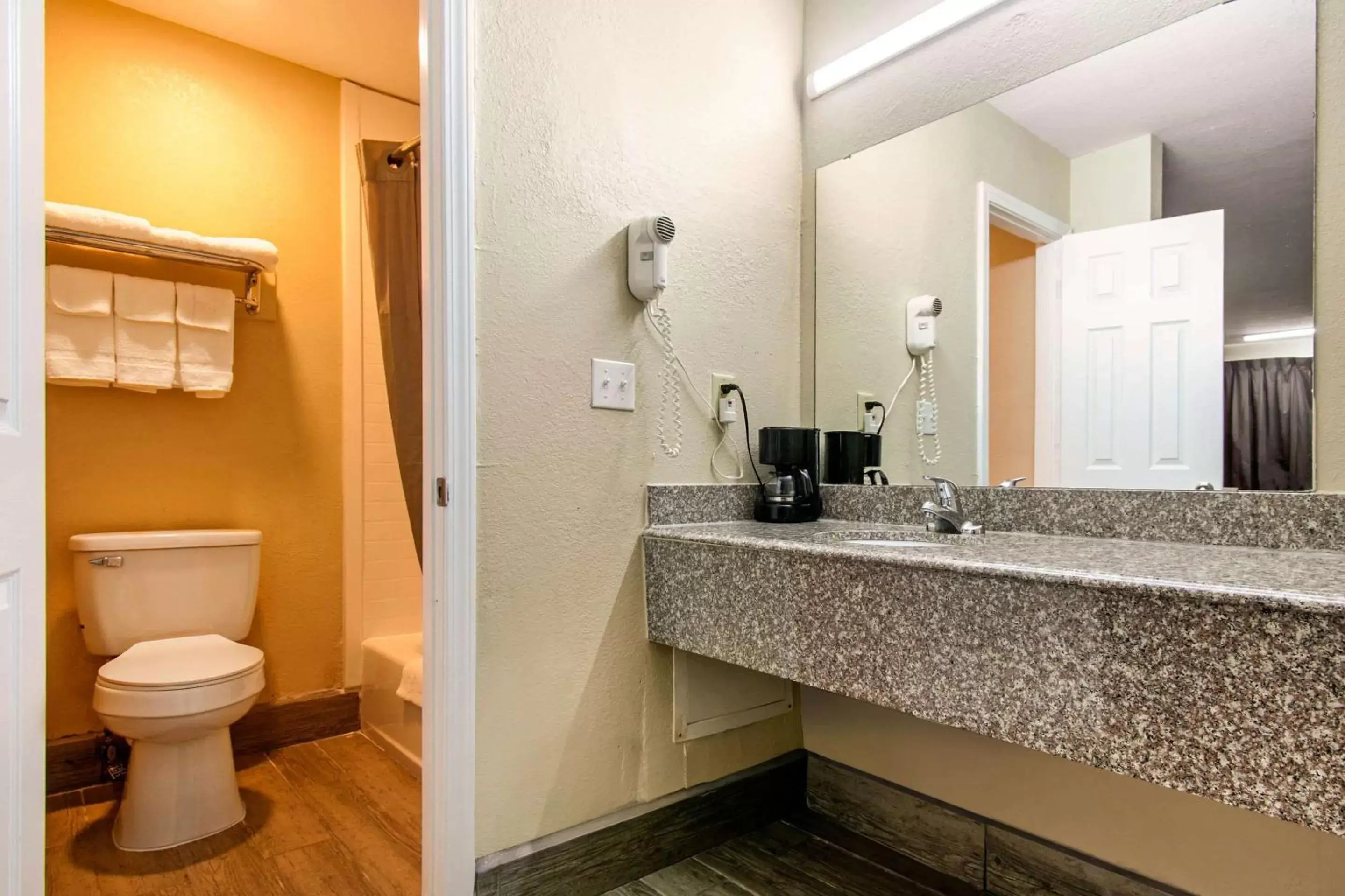 Bathroom in Rodeway Inn - Pauls Valley