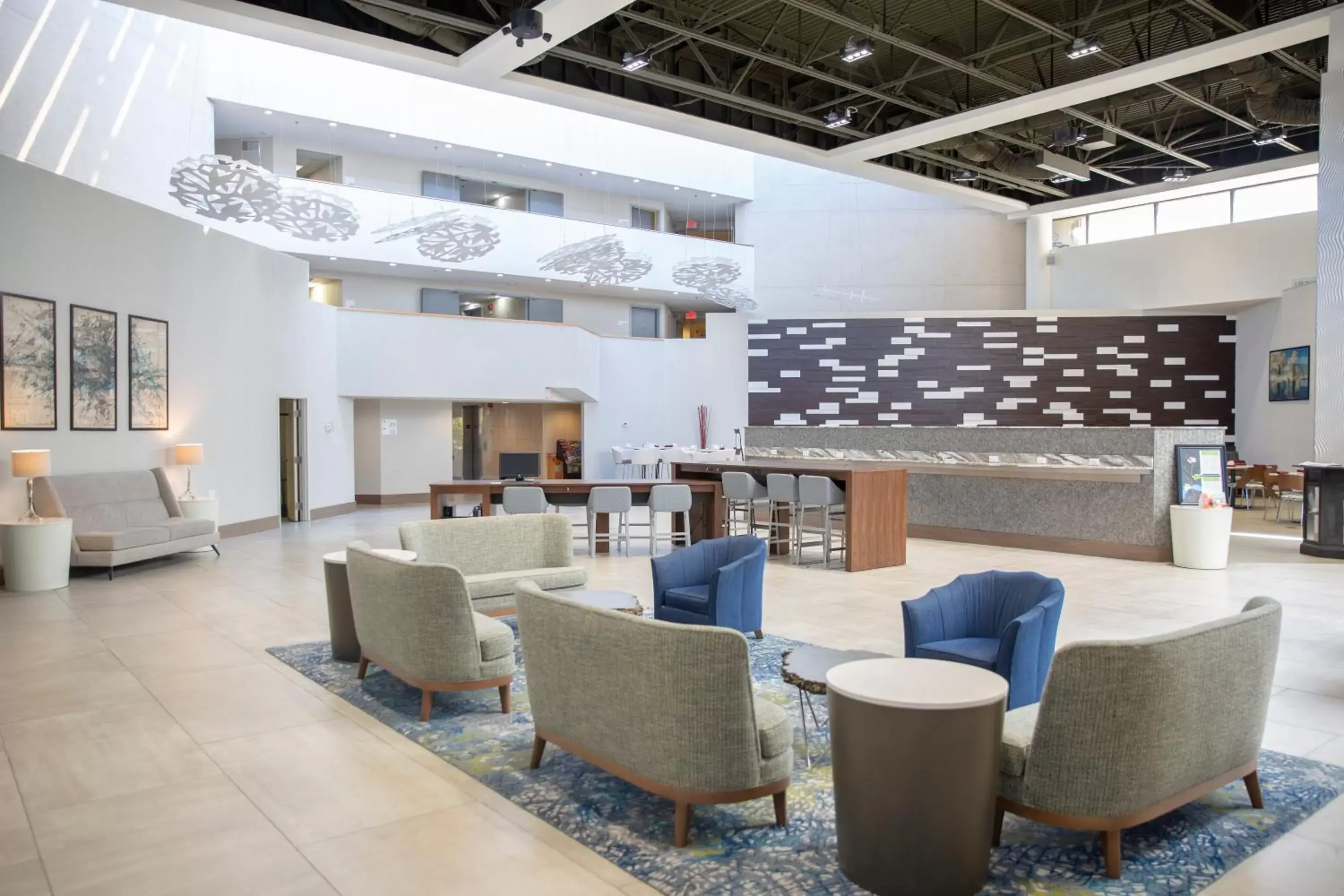 Property building, Lounge/Bar in Holiday Inn Orlando International Airport, an IHG Hotel