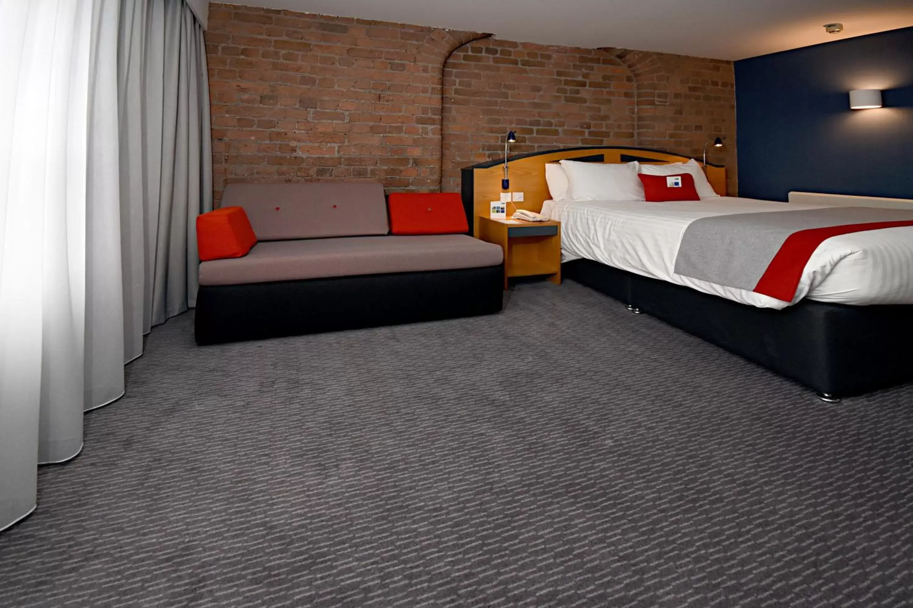 Photo of the whole room, Bed in Holiday Inn Express Liverpool-Albert Dock, an IHG Hotel