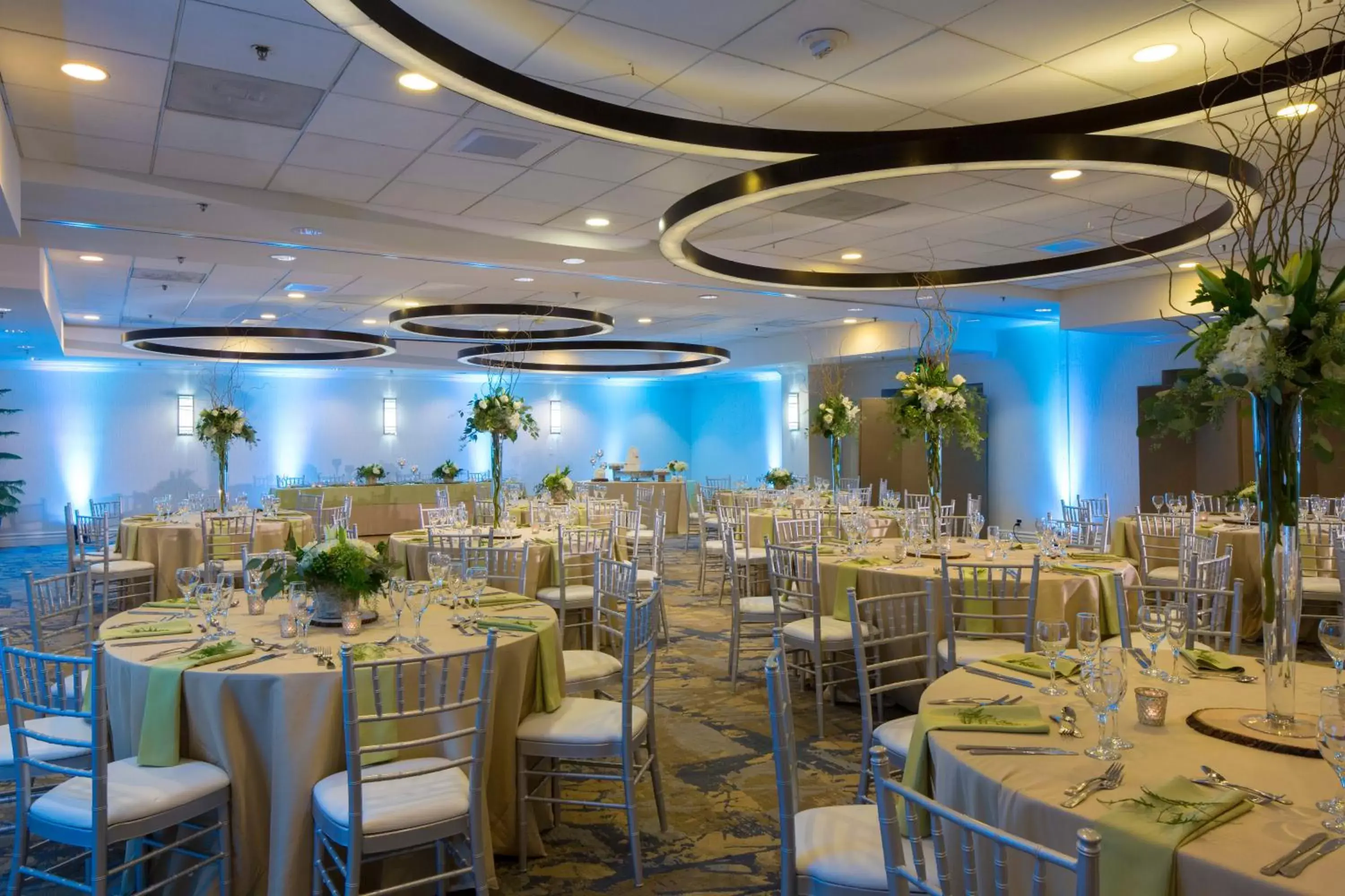 Banquet/Function facilities, Restaurant/Places to Eat in Lake Tahoe Resort Hotel