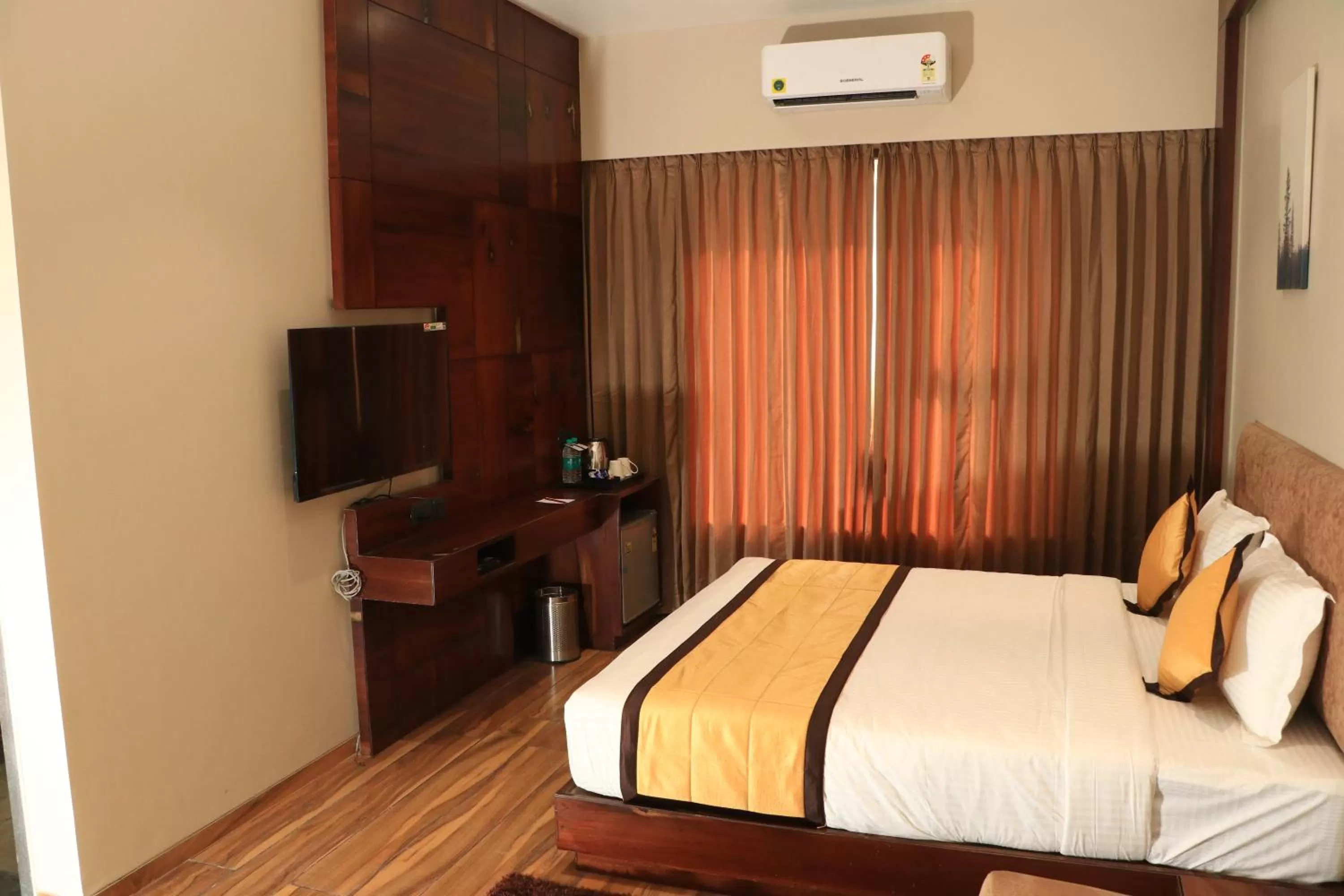 Bed in Hotel Rudra Royals