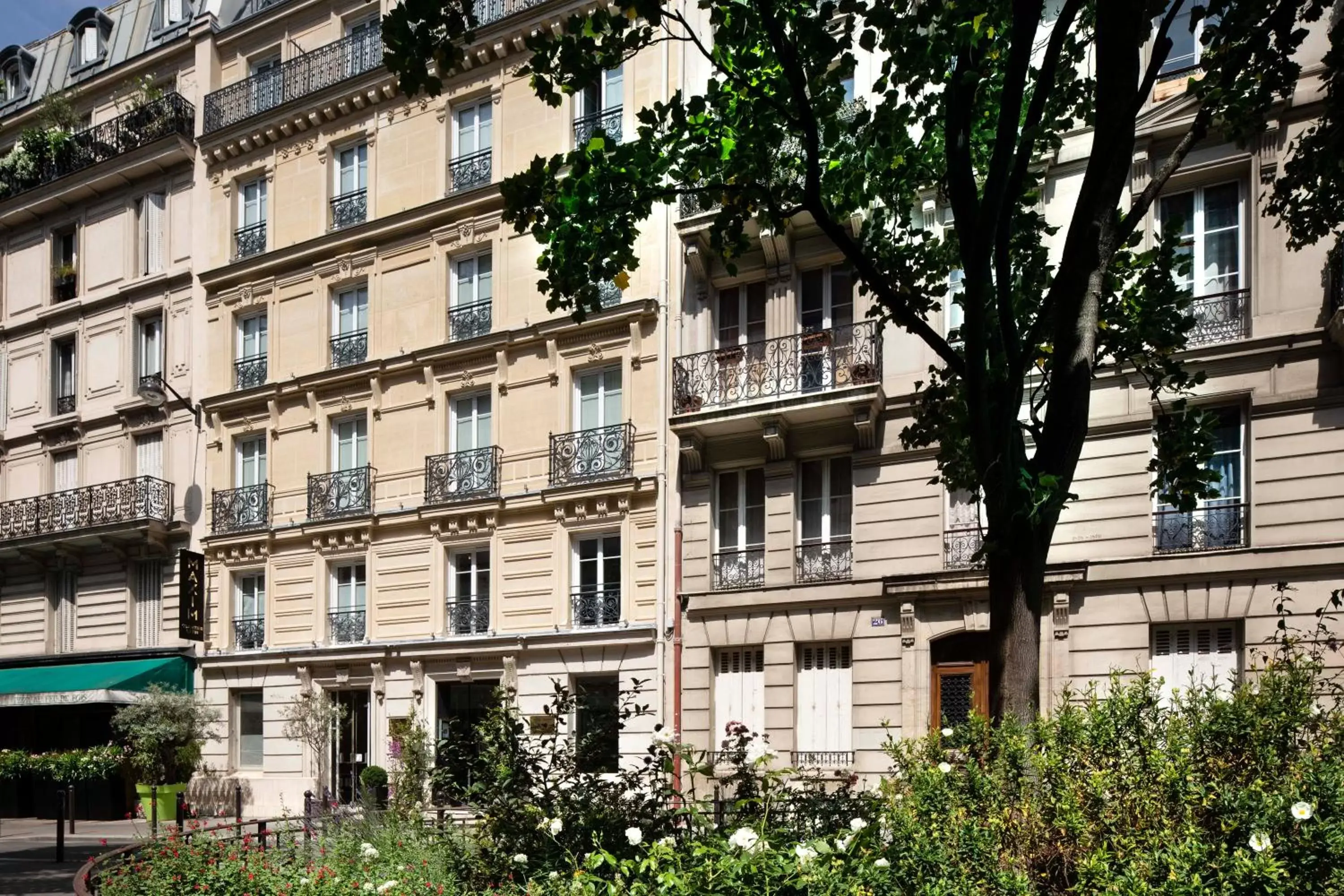 Facade/entrance, Property Building in Hôtel Maxim Quartier Latin