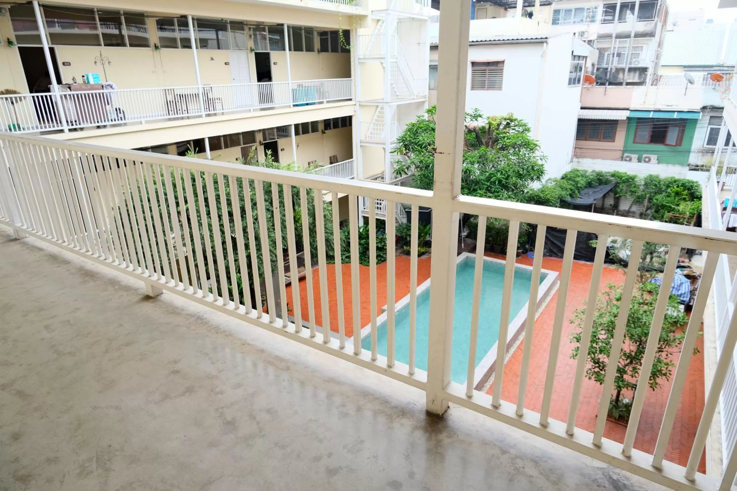 Coffee/tea facilities in Feung Nakorn Balcony Rooms and Cafe