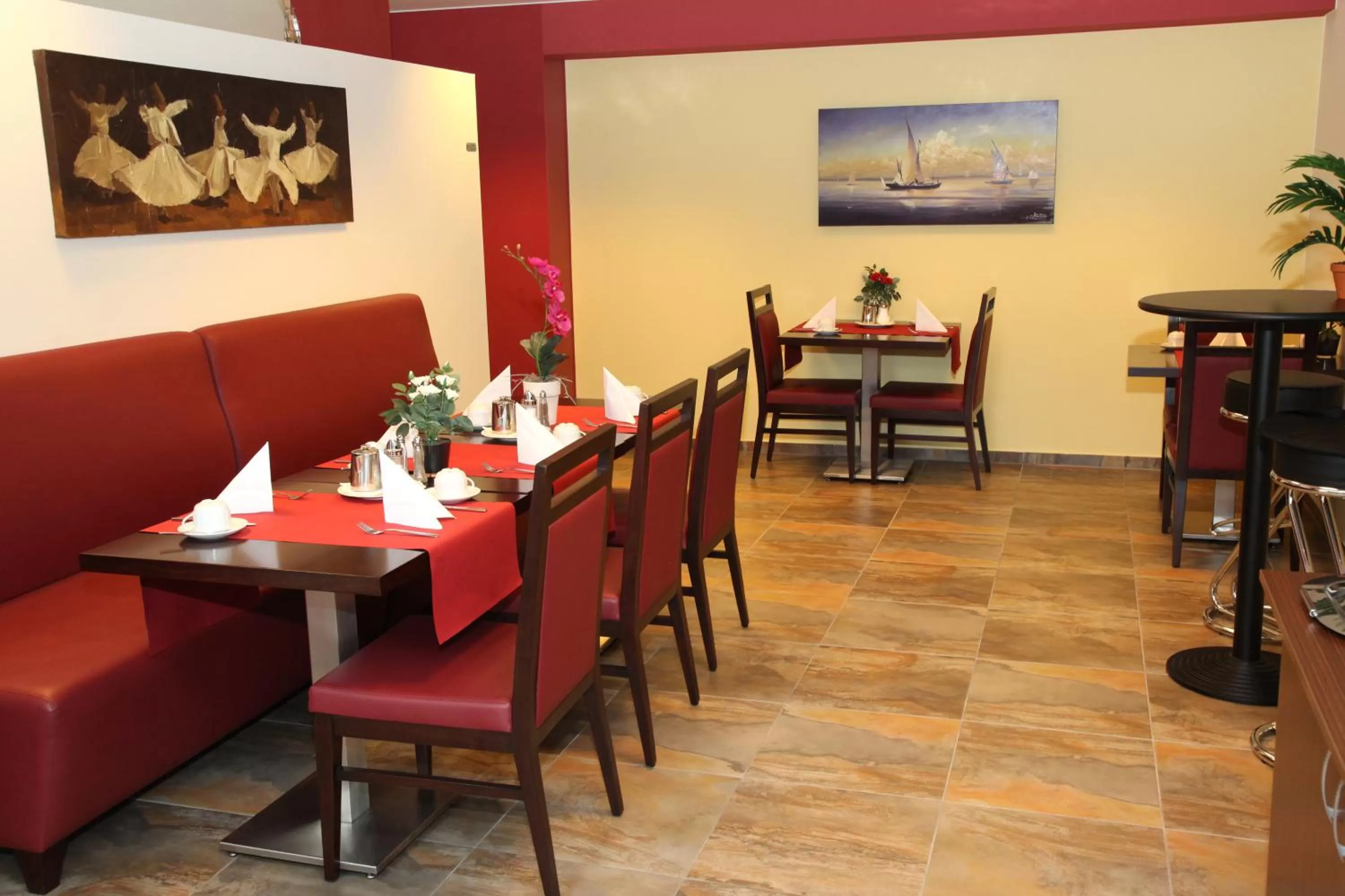 Restaurant/places to eat in Hotel am Charlottenplatz