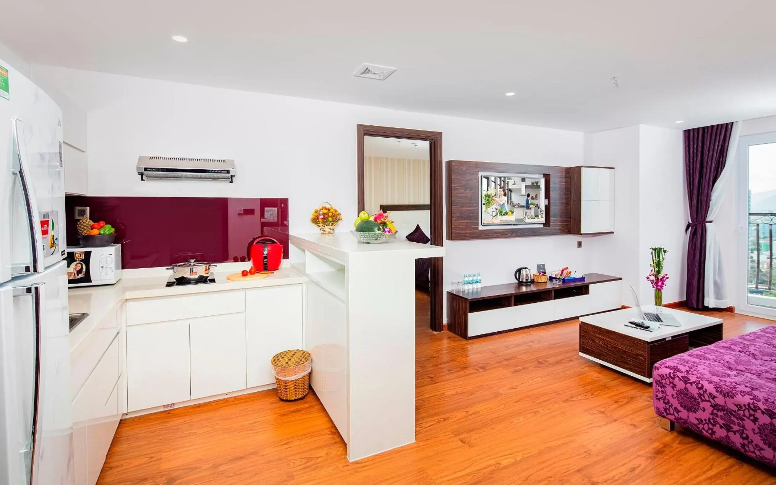 Photo of the whole room, Kitchen/Kitchenette in Balcony Nha Trang Hotel