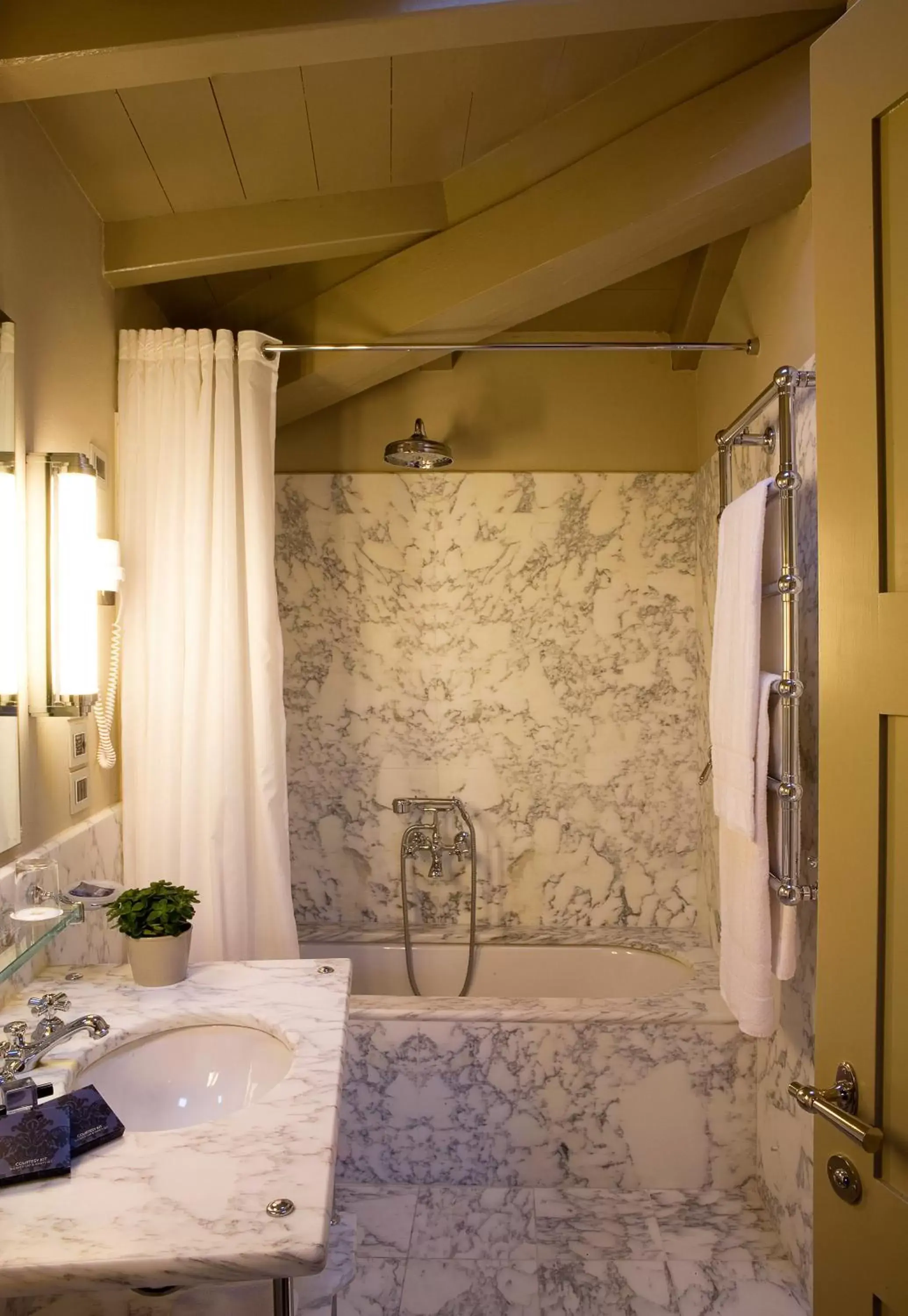 Decorative detail, Bathroom in Hotel Balestri - WTB Hotels