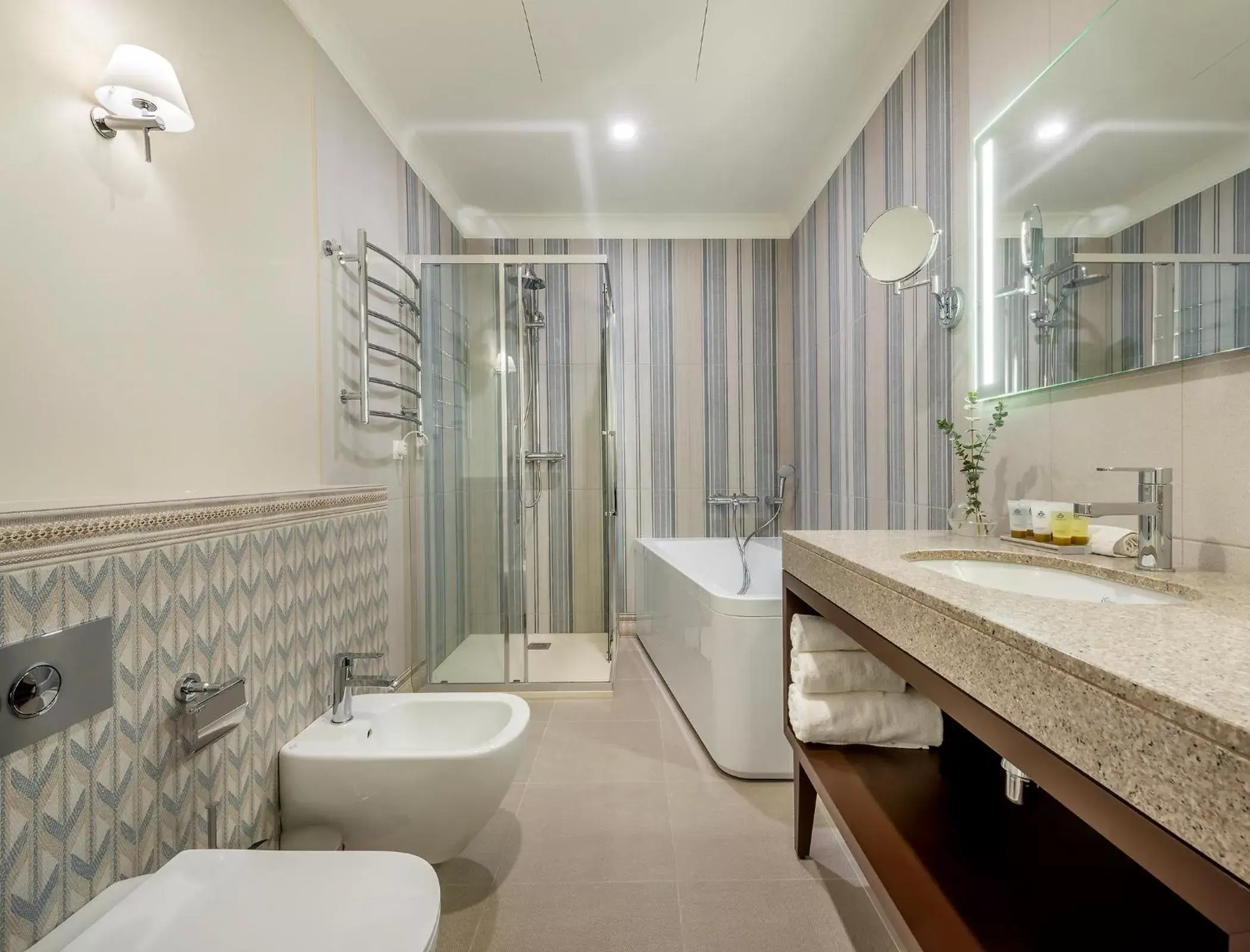 Shower, Bathroom in Ratonda Centrum Hotels