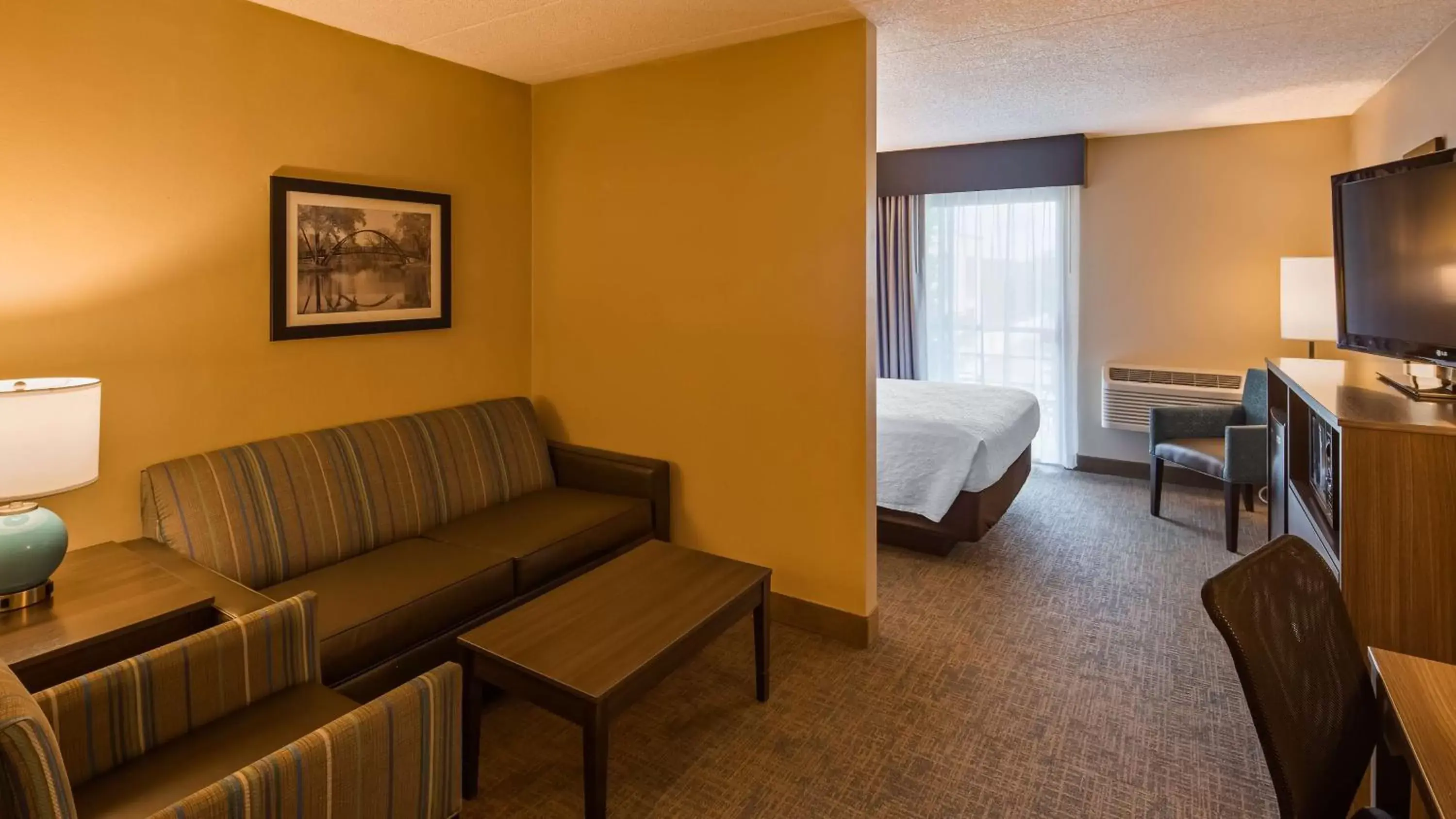 Photo of the whole room, Seating Area in Best Western East Towne Suites
