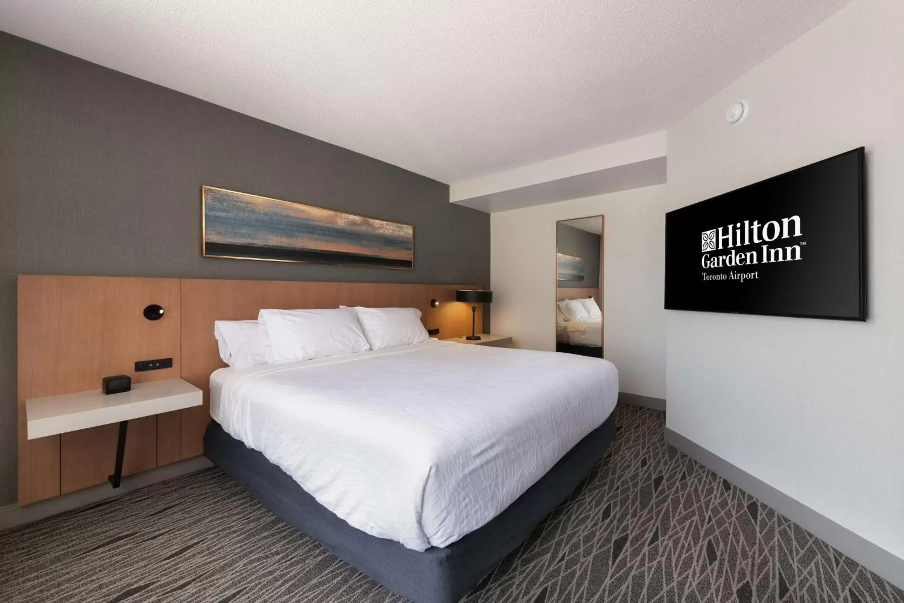 Bed in Hilton Garden Inn Toronto Airport