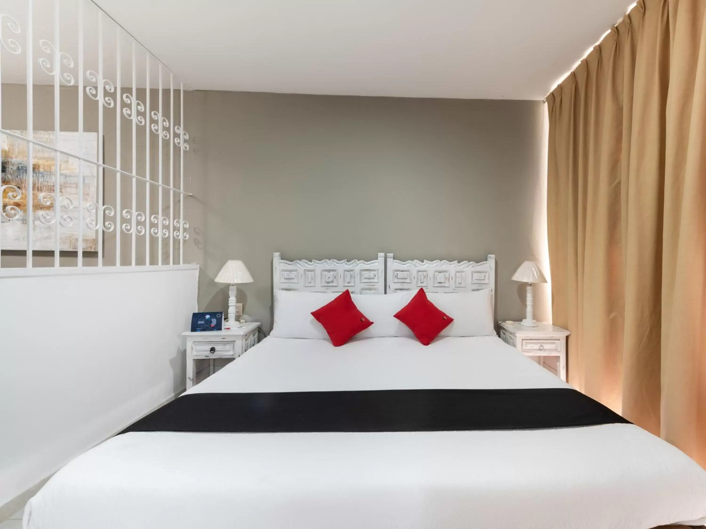 Bedroom, Bed in Suites Internacional