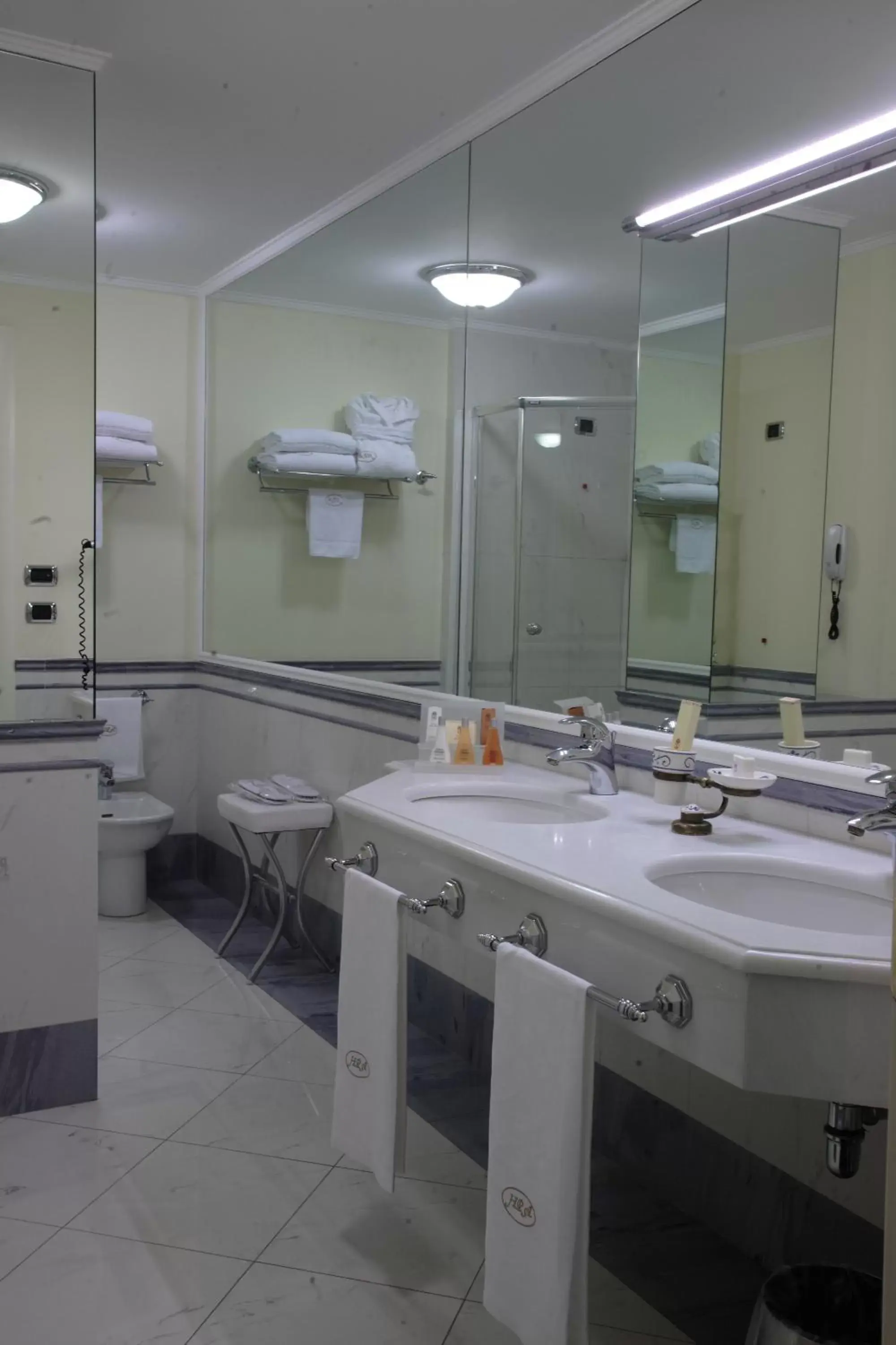 Bathroom in Palazzo Alabardieri