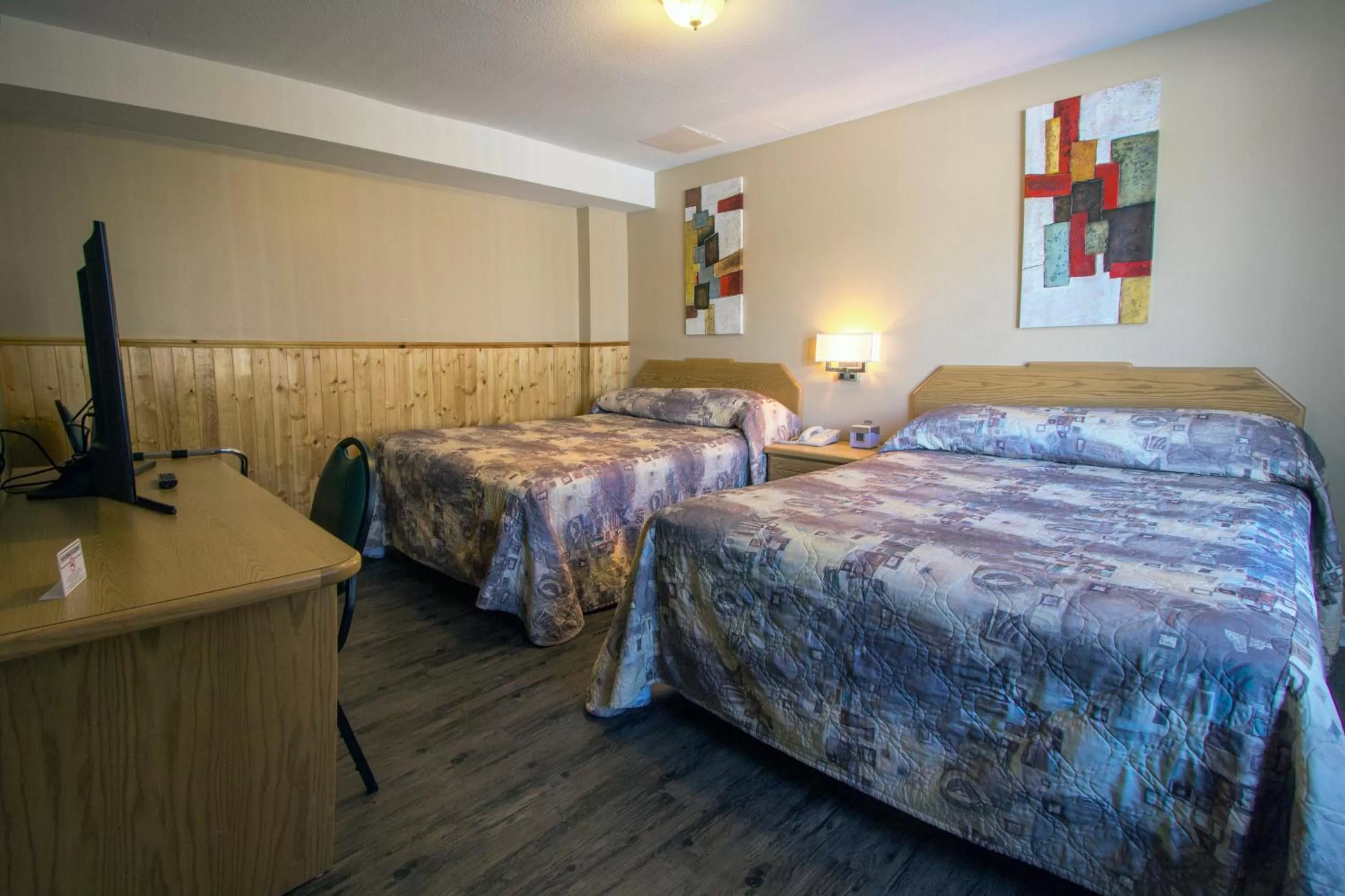 Triple Room with Private Bathroom in Howey Bay Motel