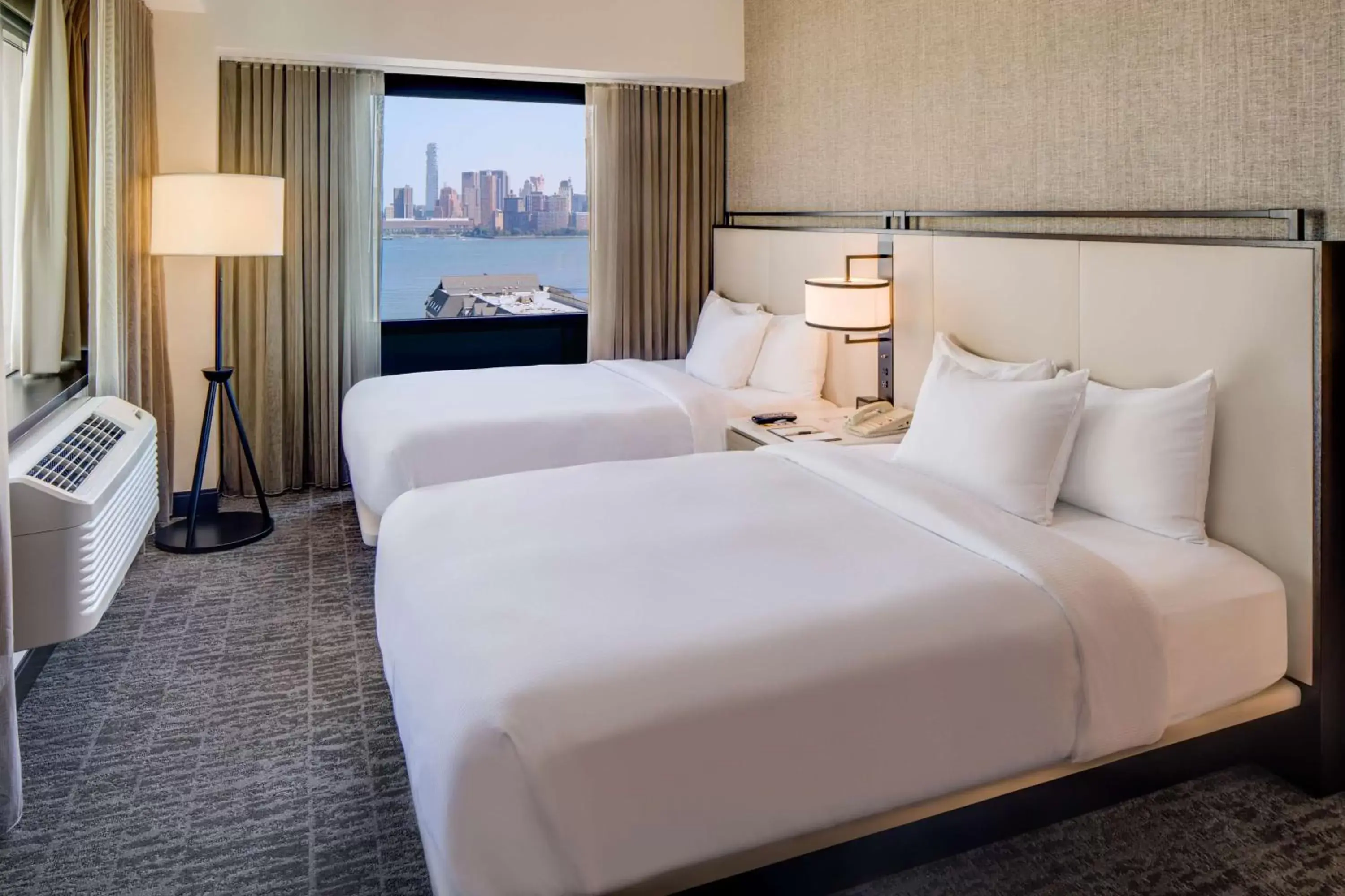 View (from property/room), Bed in DoubleTree by Hilton Hotel & Suites Jersey City