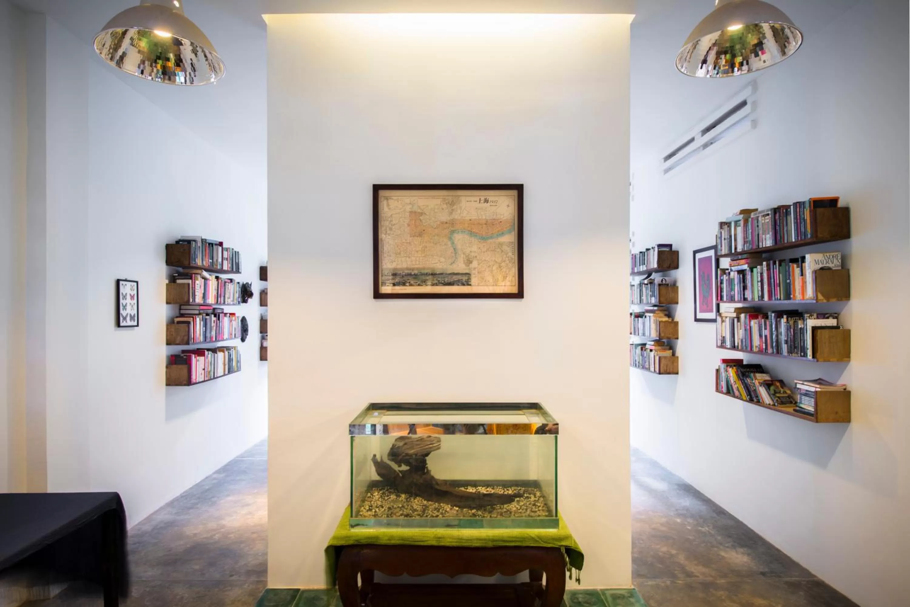 Library in Pages Rooms Hotel