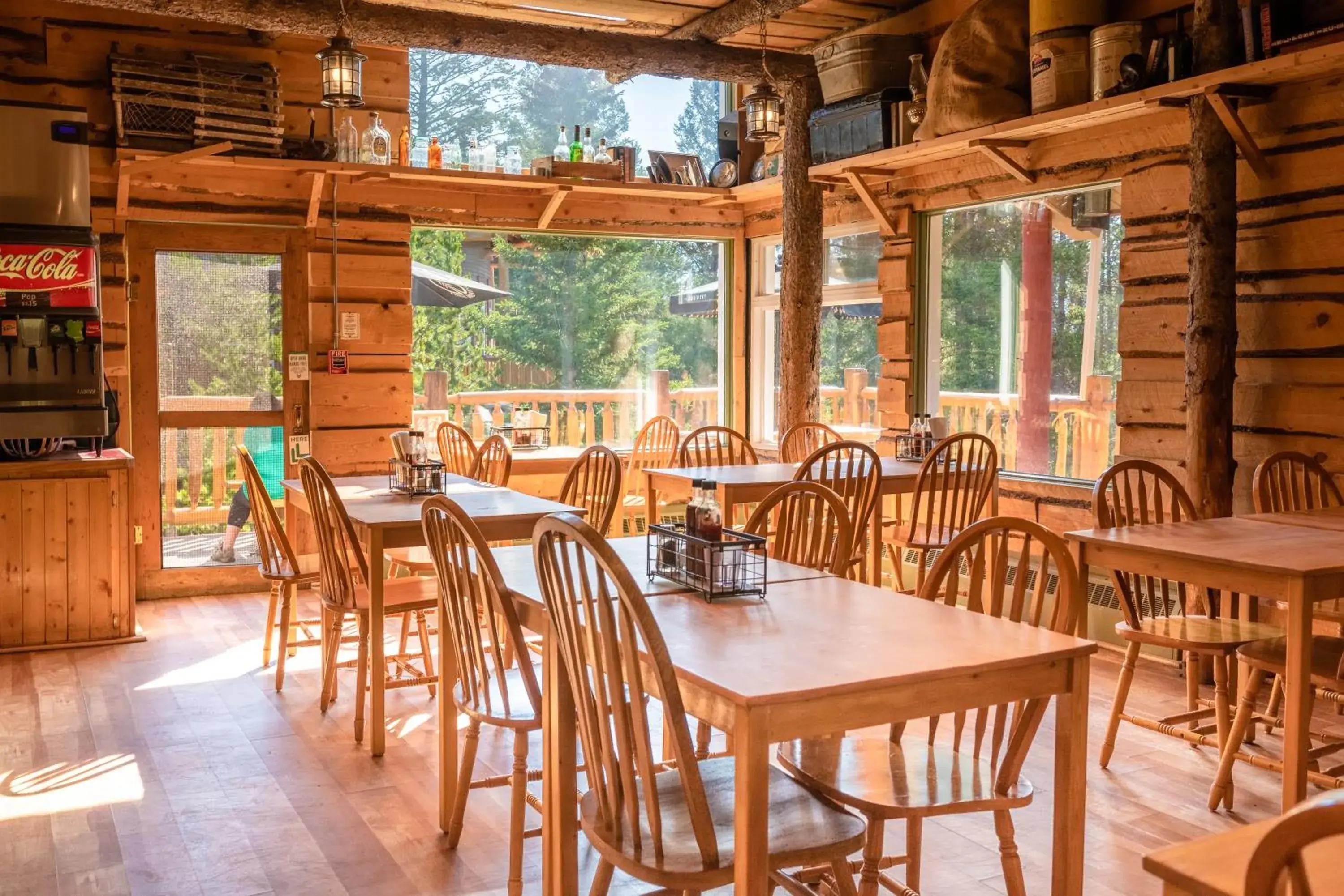 Restaurant/Places to Eat in HI Banff Alpine Centre - Hostel