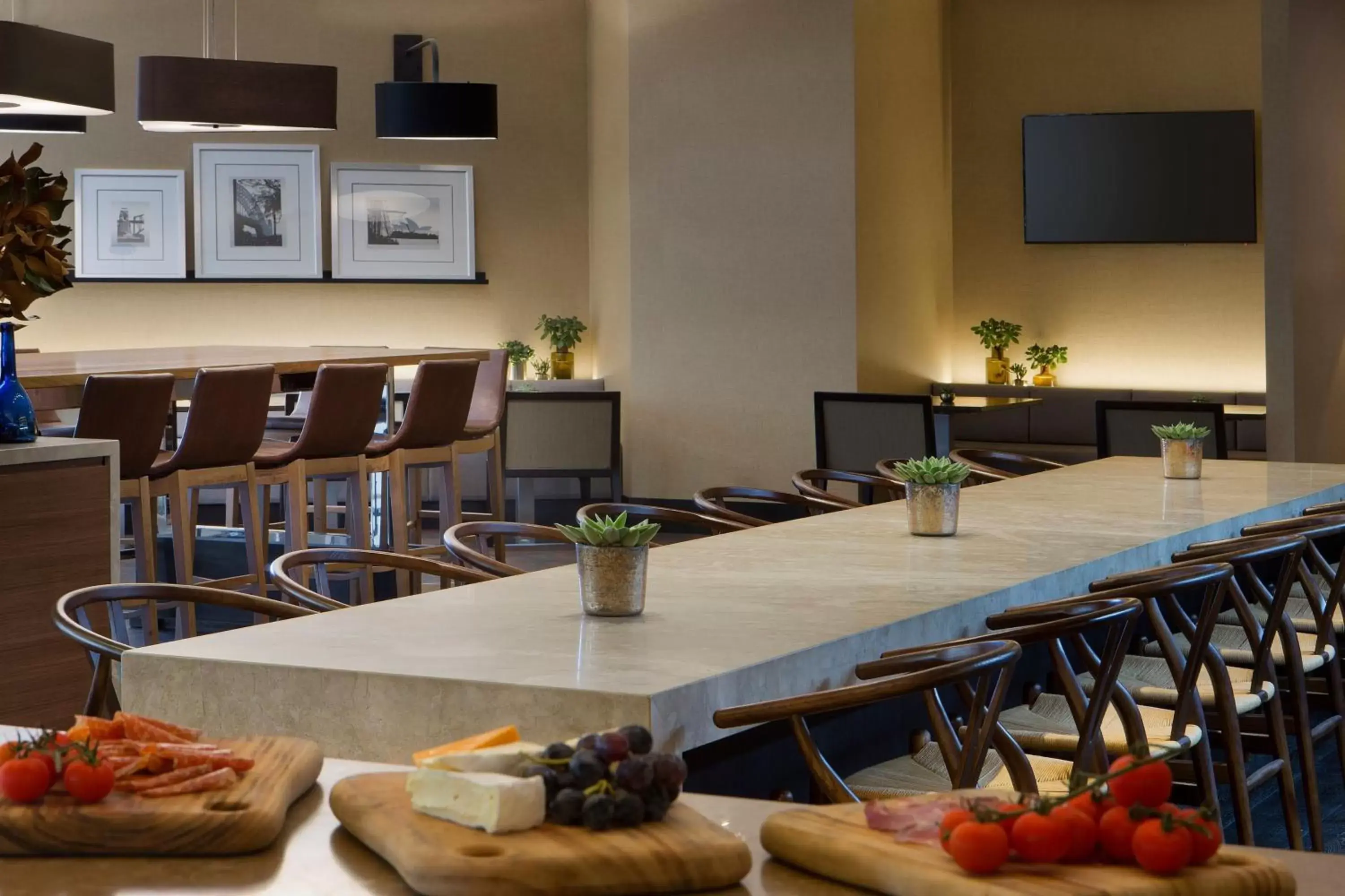 Lounge or bar, Restaurant/Places to Eat in Sydney Harbour Marriott Hotel at Circular Quay