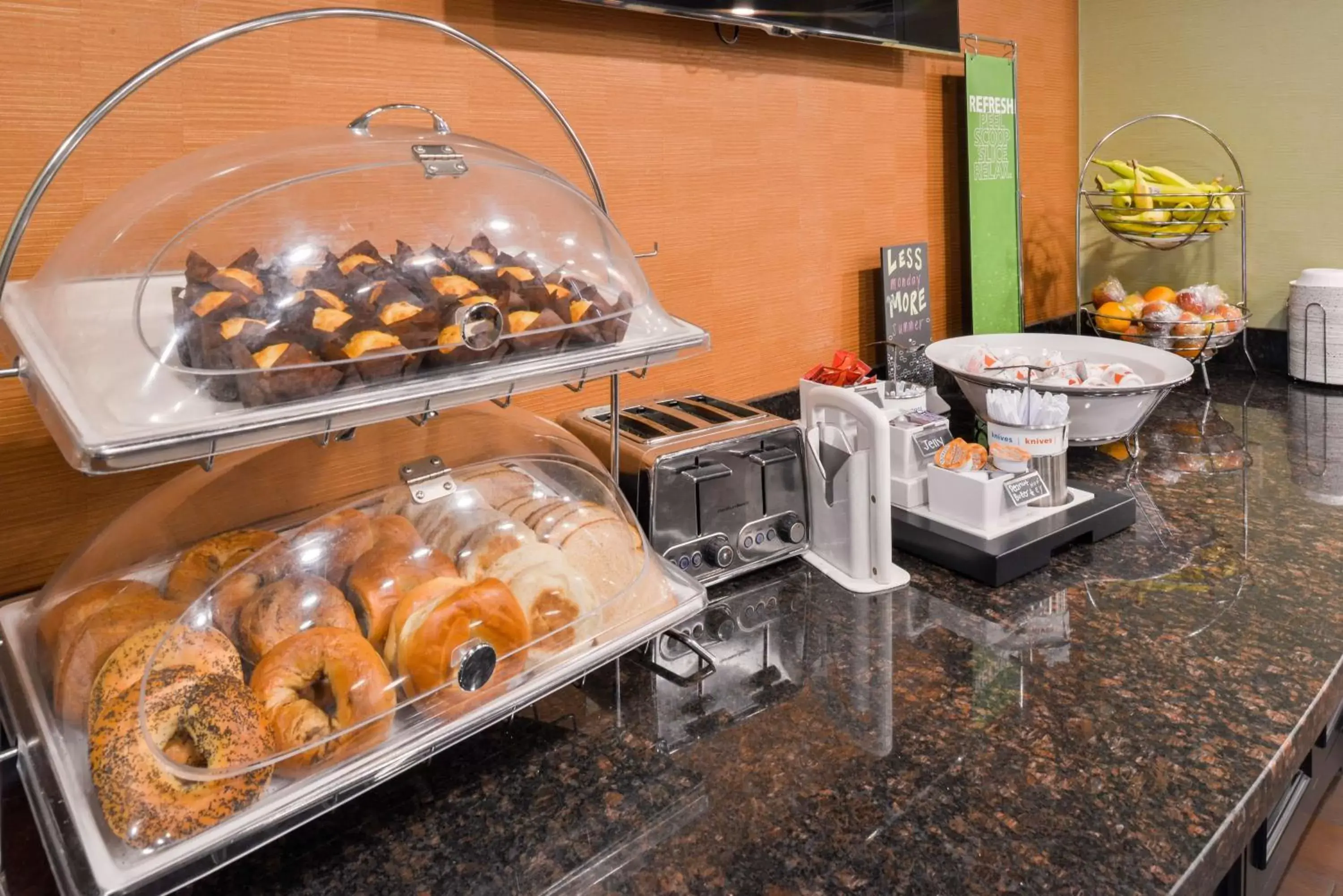 Dining area, Food in Hampton Inn Elkhart