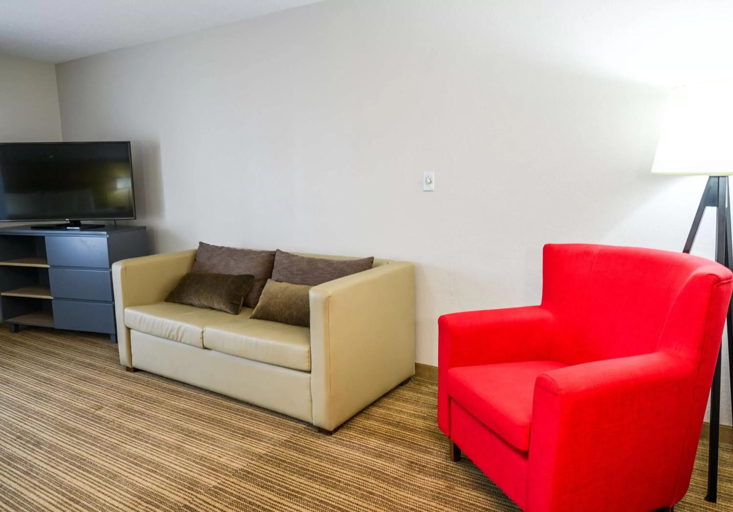 Photo of the whole room, Seating Area in Country Inn & Suites by Radisson, Greenfield, IN
