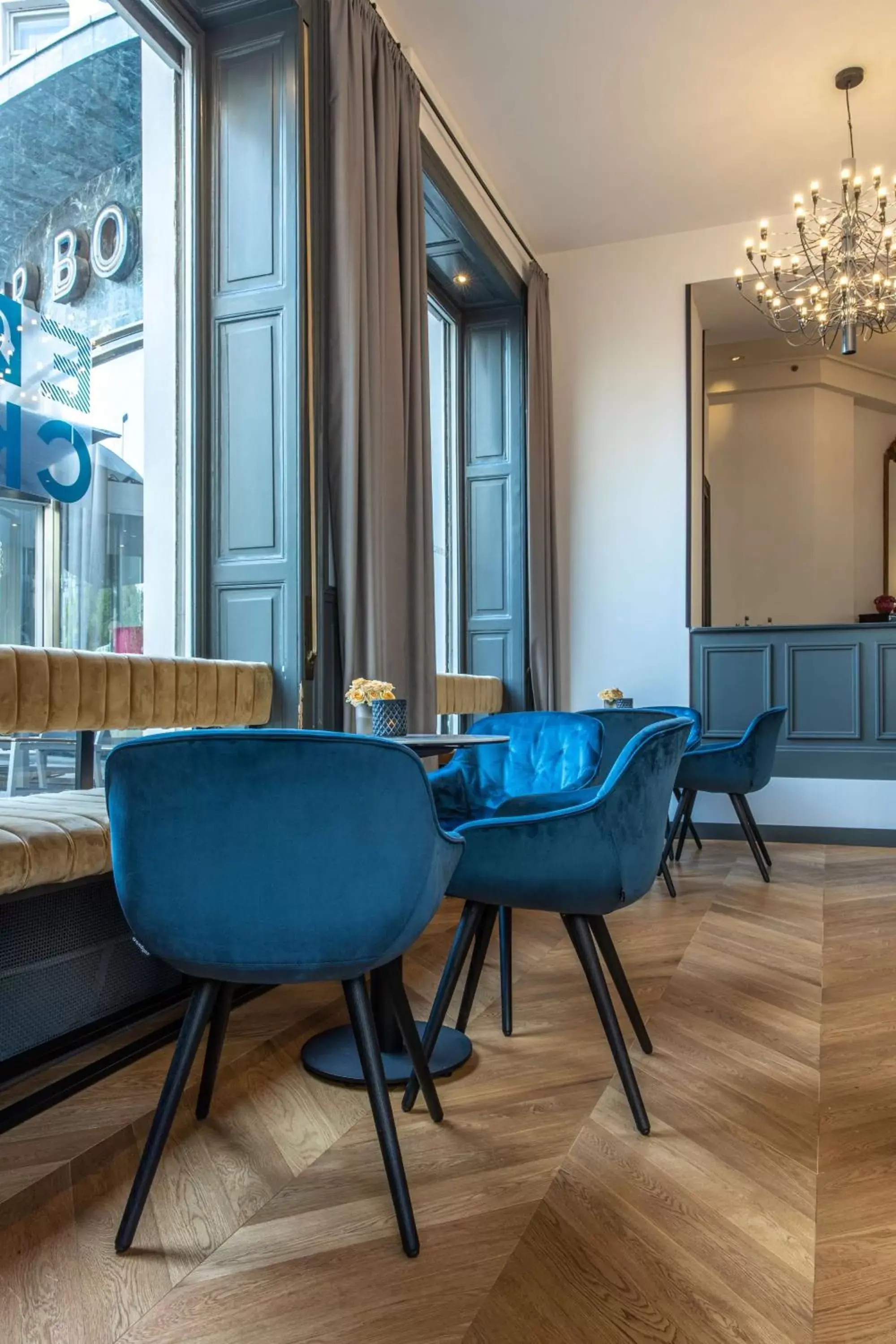 Lounge or bar, Seating Area in Radisson Blu Hotel Schwarzer Bock Wiesbaden