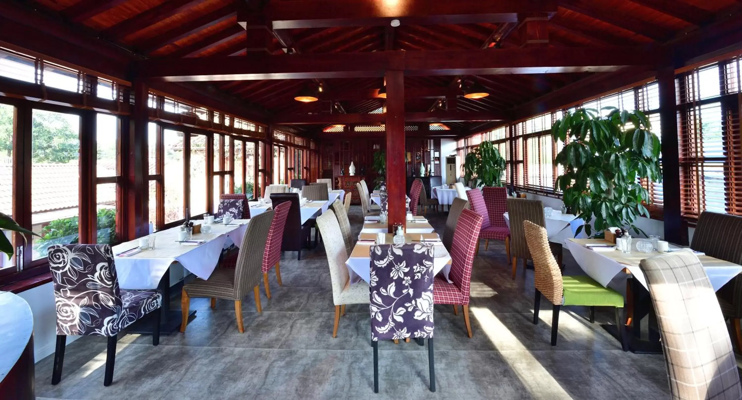 Restaurant/Places to Eat in Jingshan Garden Hotel