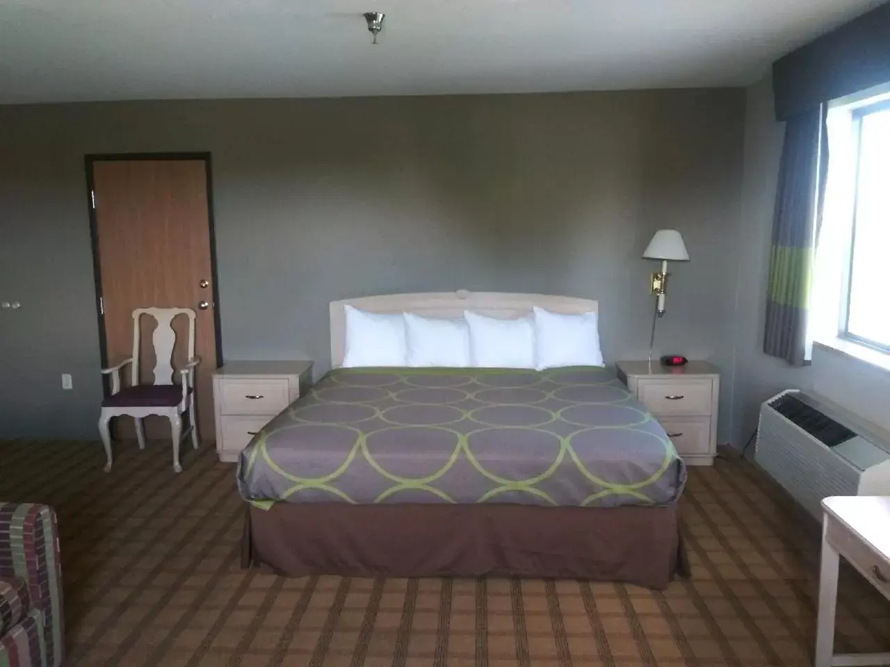 Bed in Super 8 by Wyndham Albuquerque West/Coors Blvd