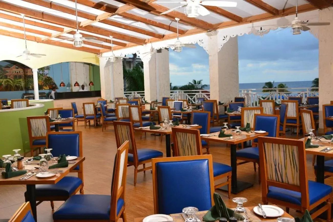 Restaurant/Places to Eat in Holiday Inn Resort Montego Bay All Inclusive, an IHG Hotel