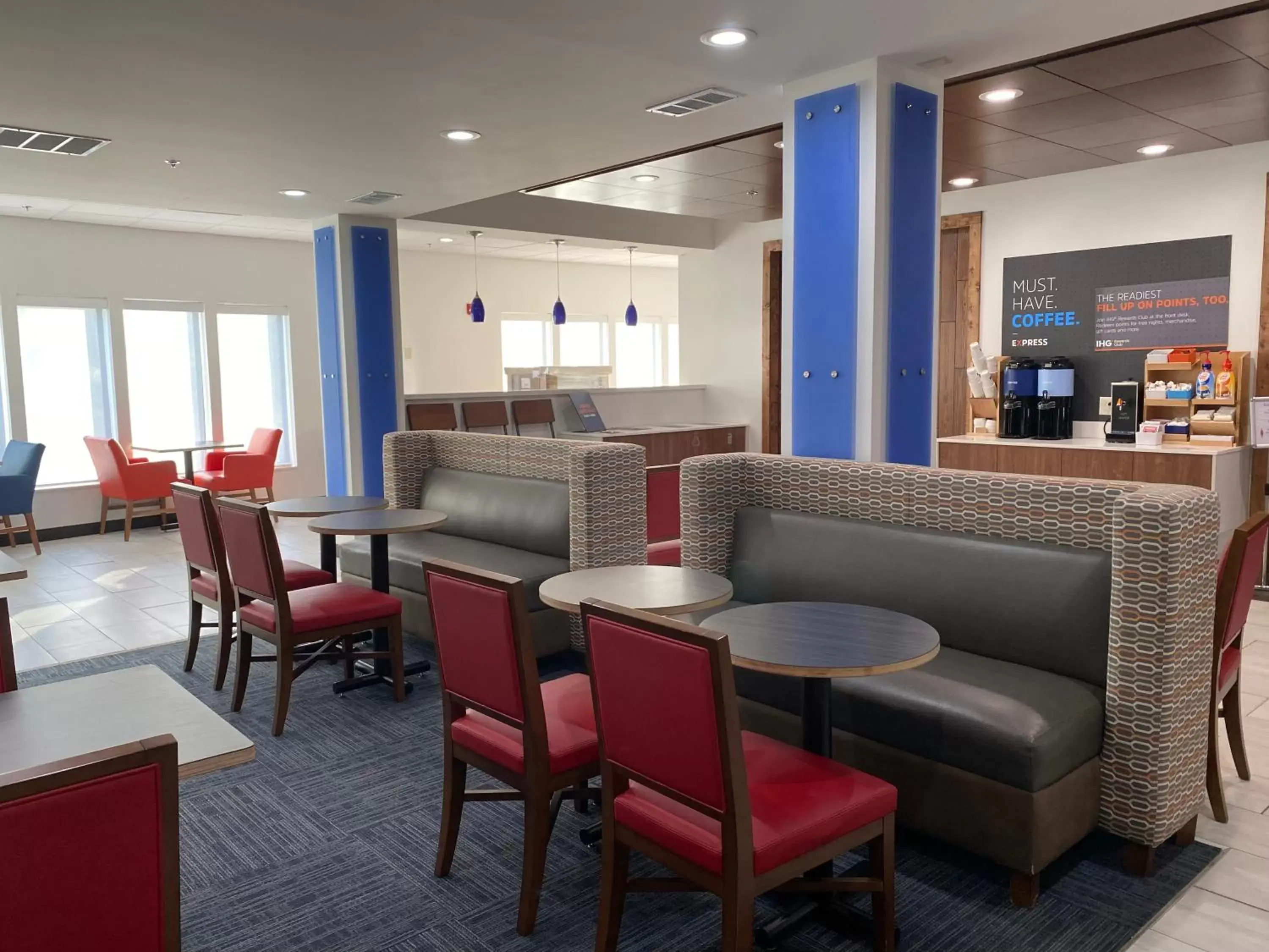 Restaurant/places to eat, Lounge/Bar in Holiday Inn Express Hotel & Suites Logansport, an IHG Hotel