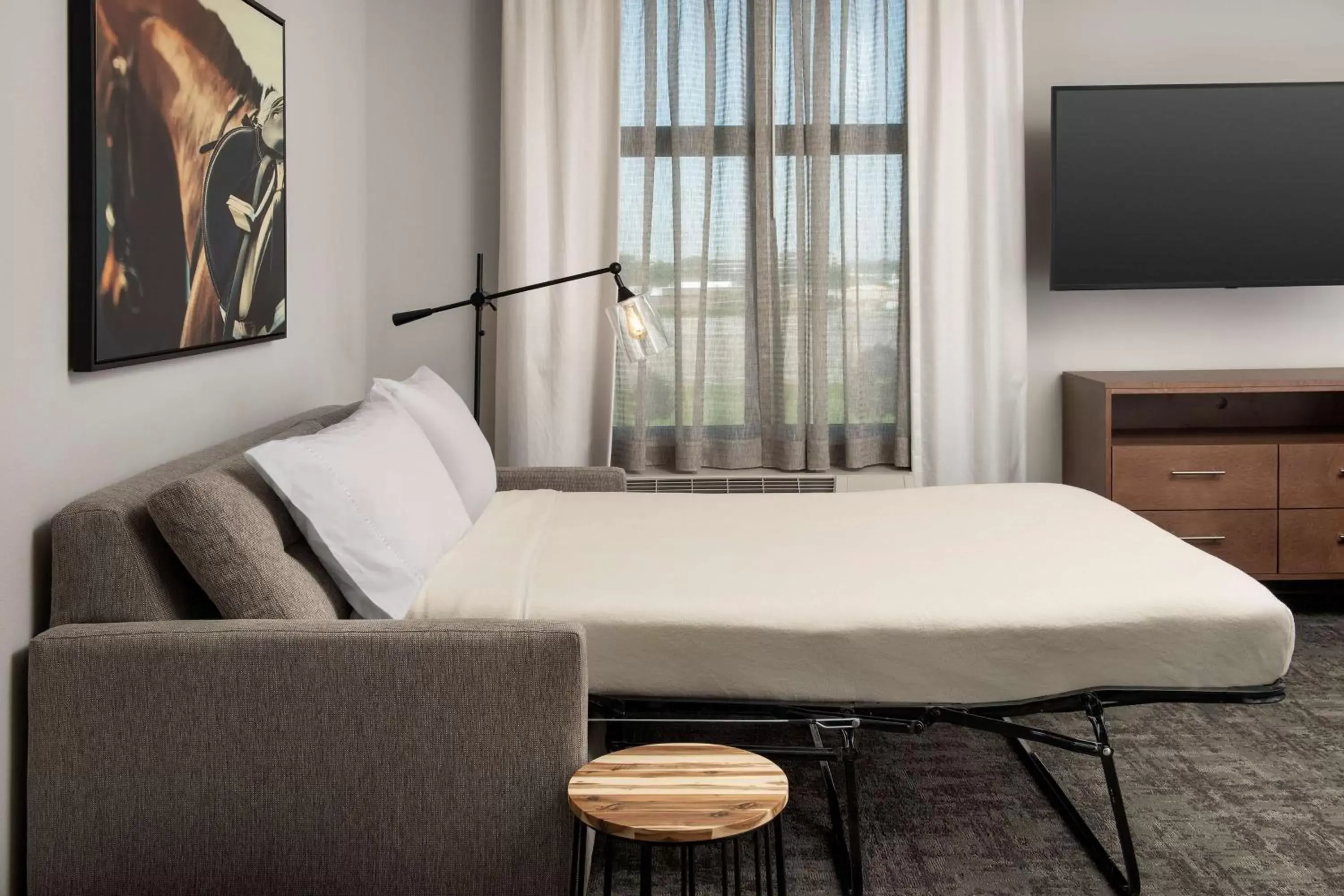 Living room, Bed in Homewood Suites By Hilton Louisville Airport