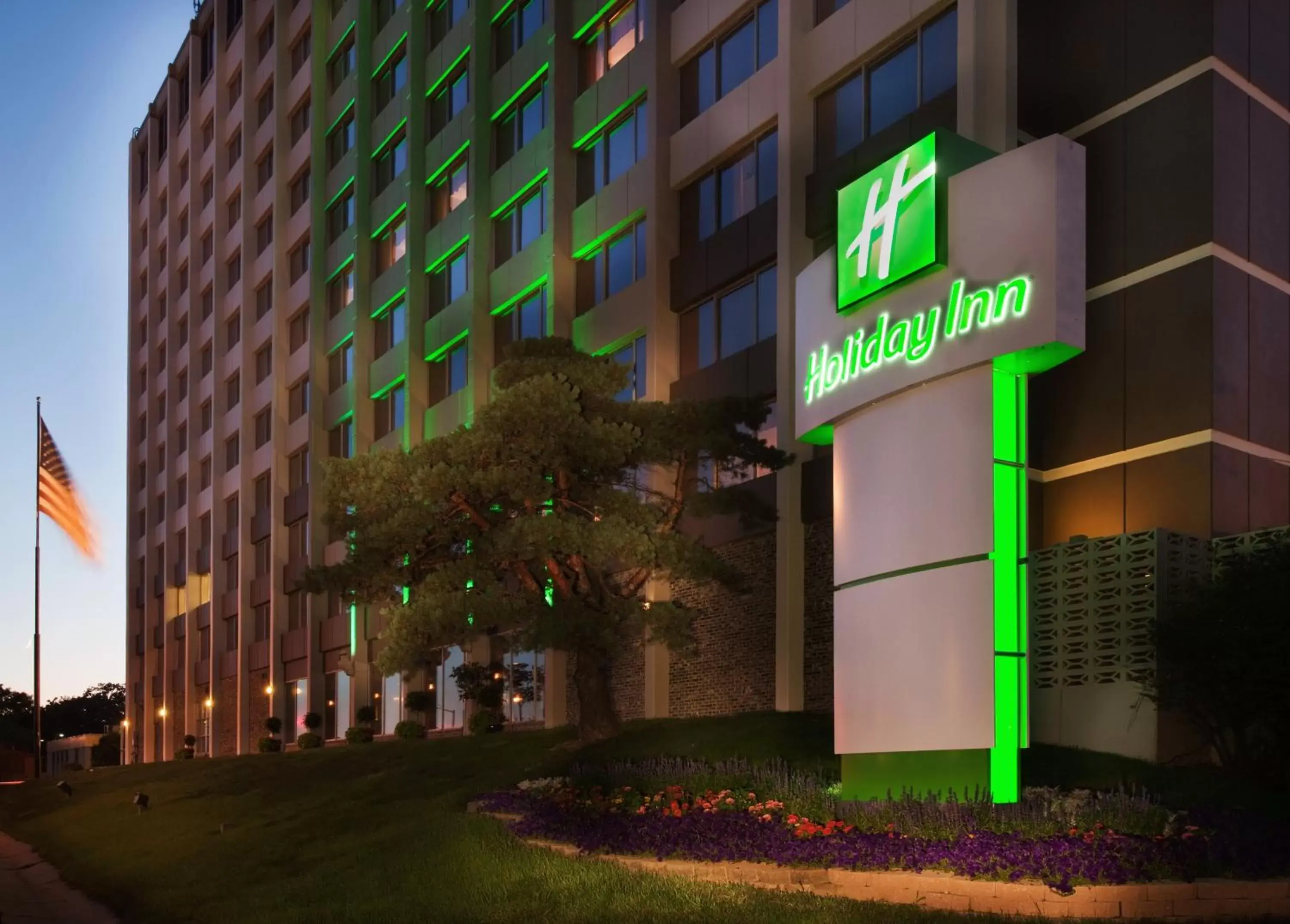 Property Building in Holiday Inn Des Moines-Downtown-Mercy Campus, an IHG Hotel