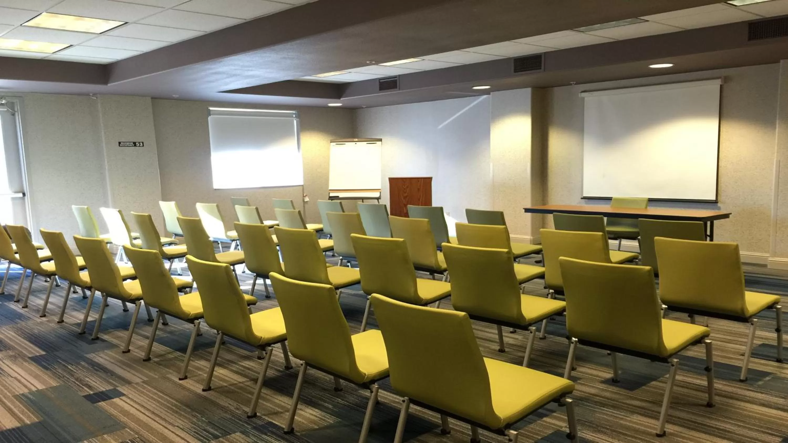 Meeting/conference room in Holiday Inn Express Woodland by IHG