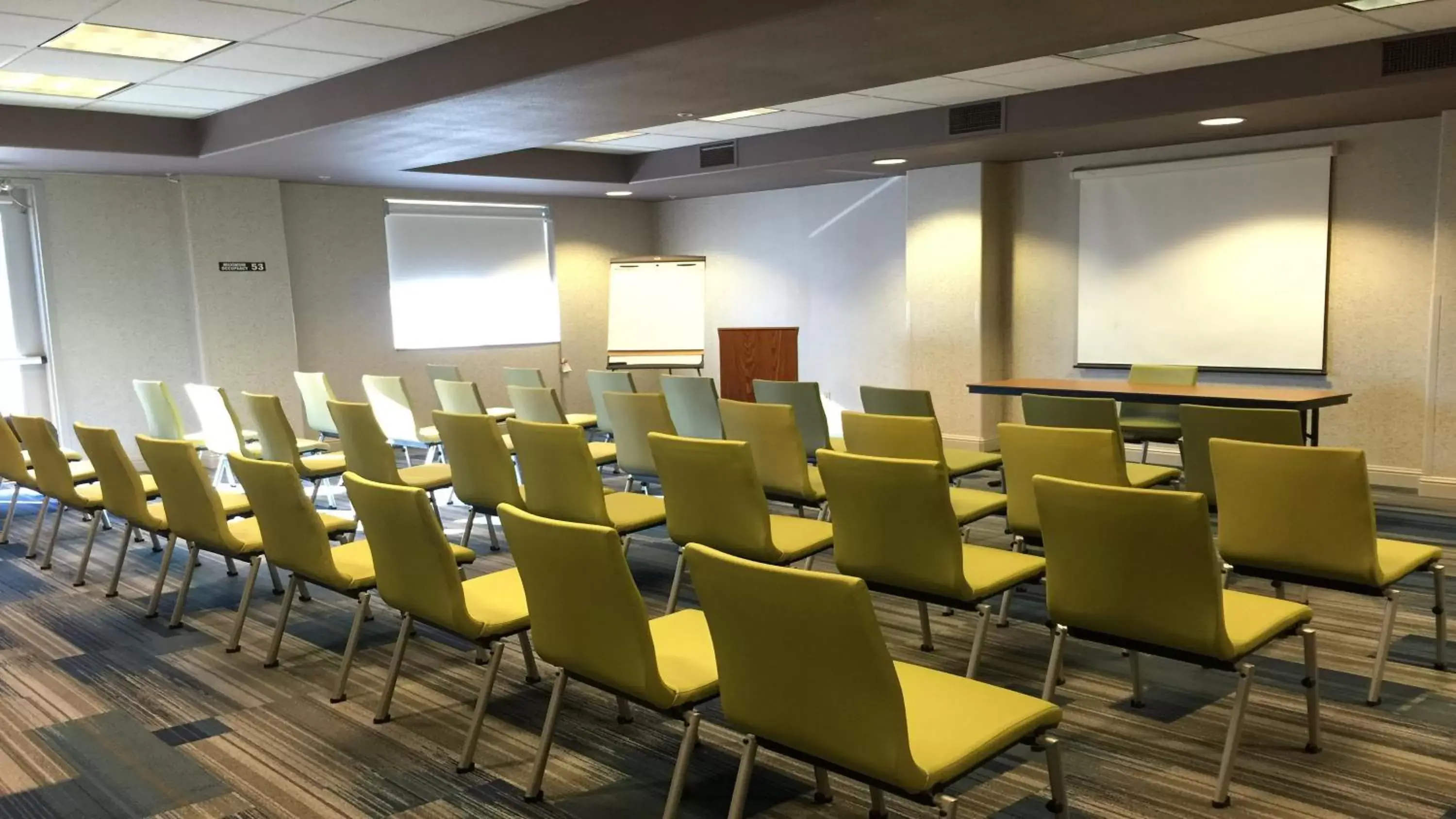 Meeting/conference room in Holiday Inn Express Woodland, an IHG Hotel