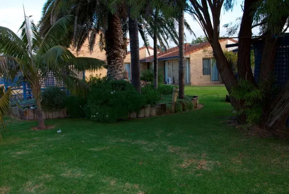 Garden, Property Building in Esperance Beachfront Resort