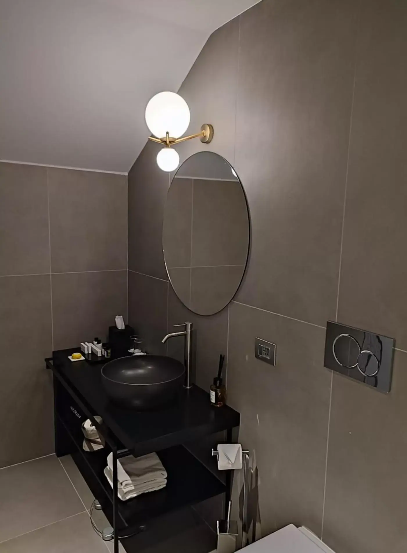 Bathroom in Palazzo Cornalia