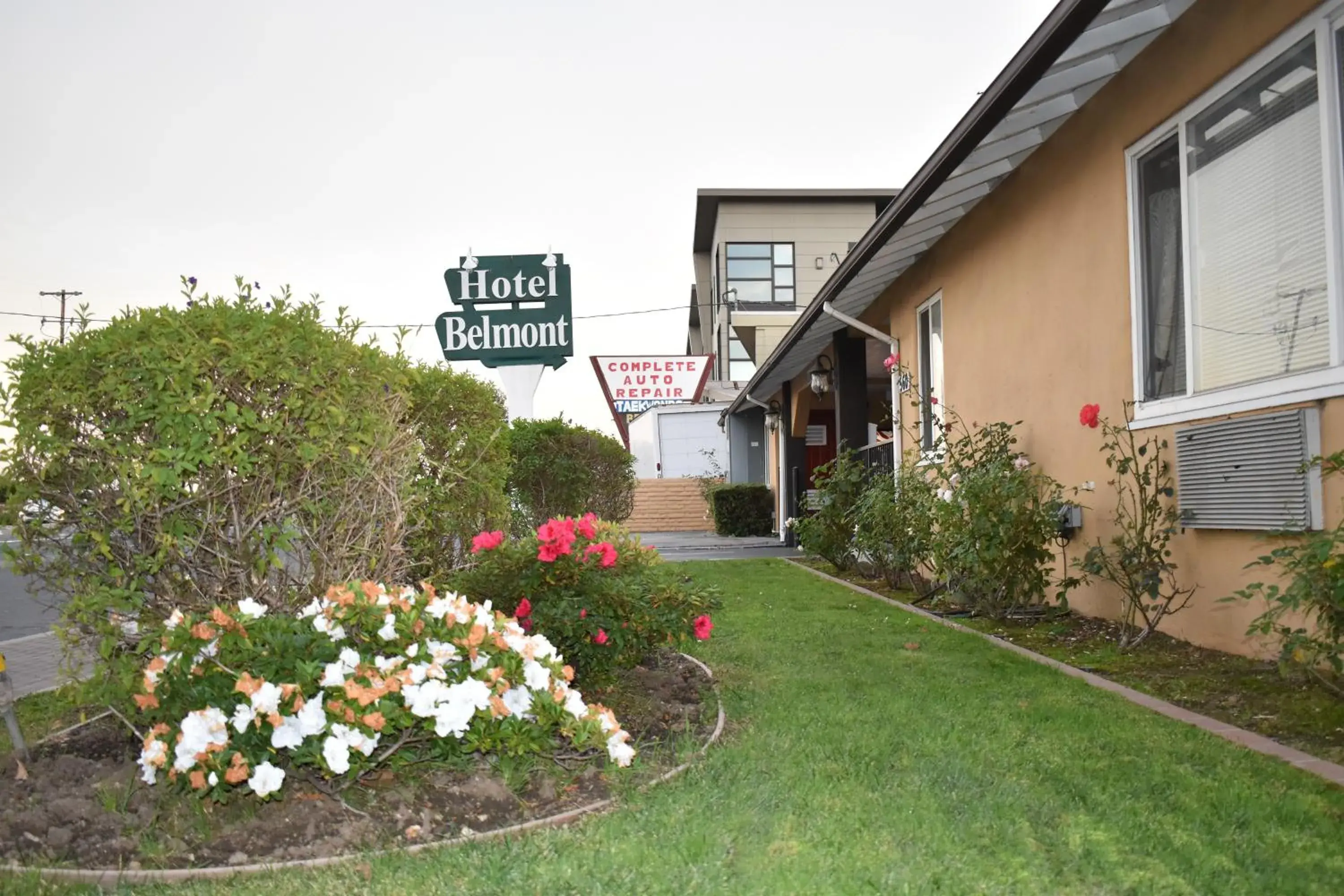 Property building in Hotel Belmont Property building in Hotel Belmont