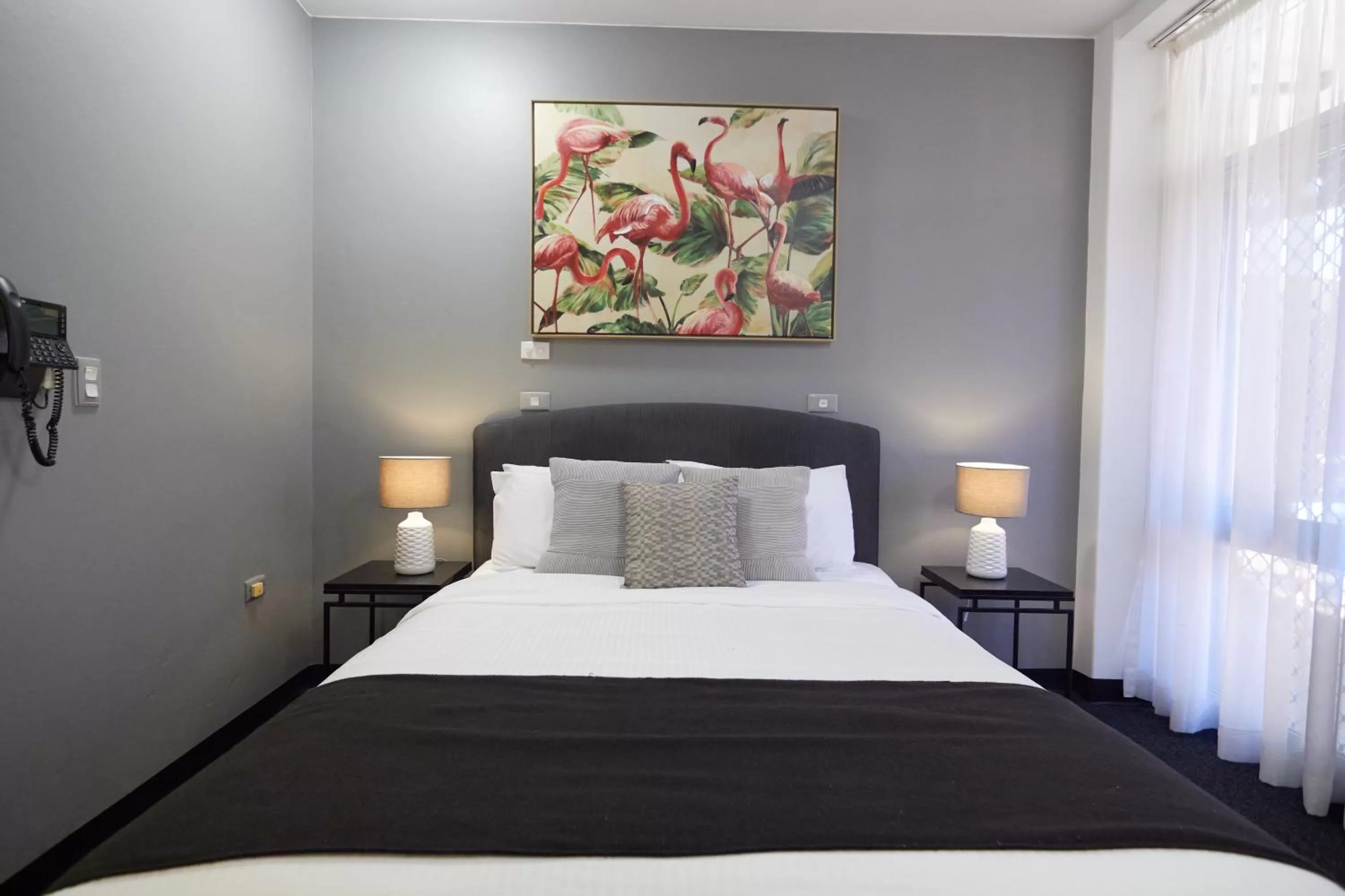 Bed in Mariners Court Hotel Sydney