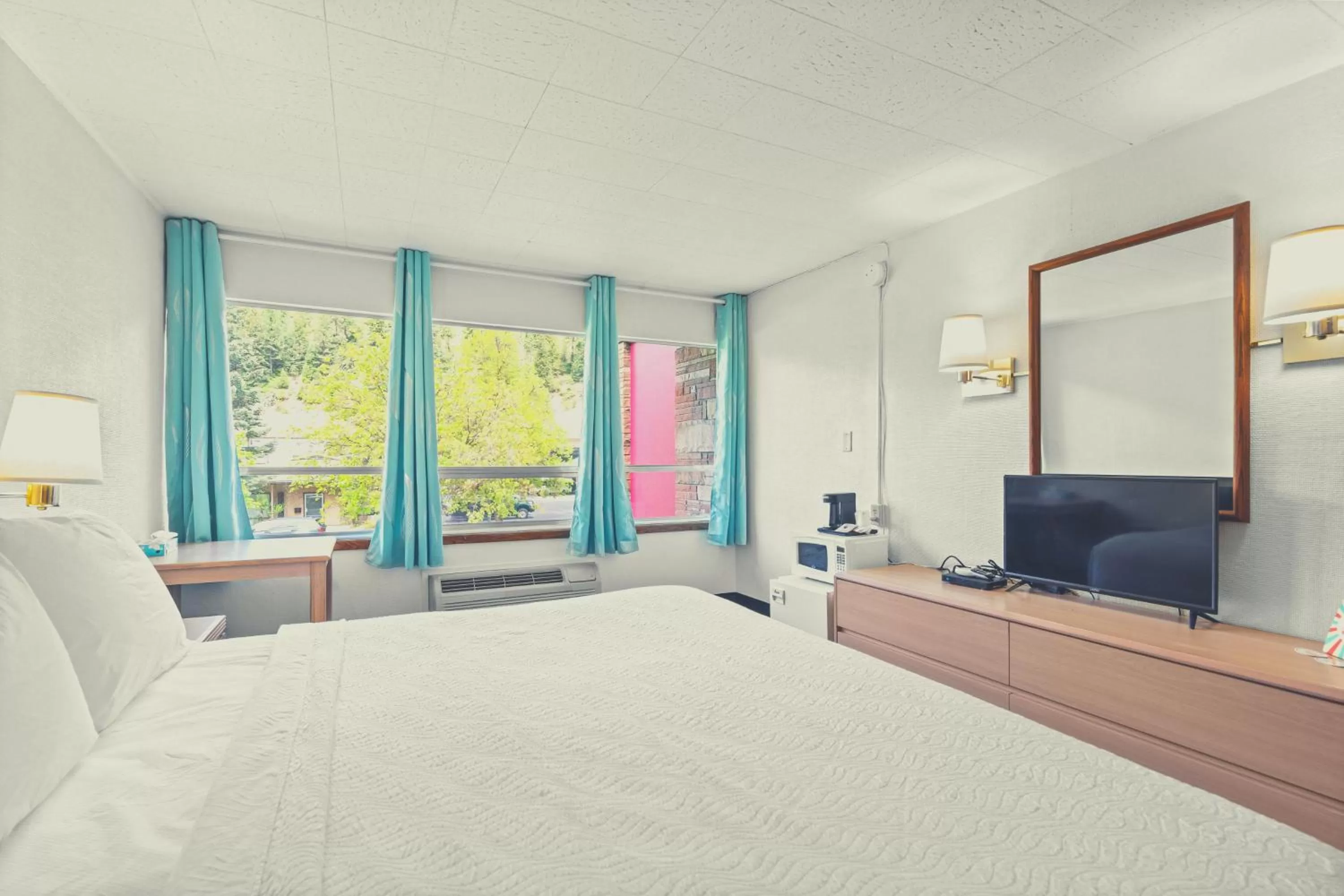 Bedroom, Bed in Stardust Motel Wallace