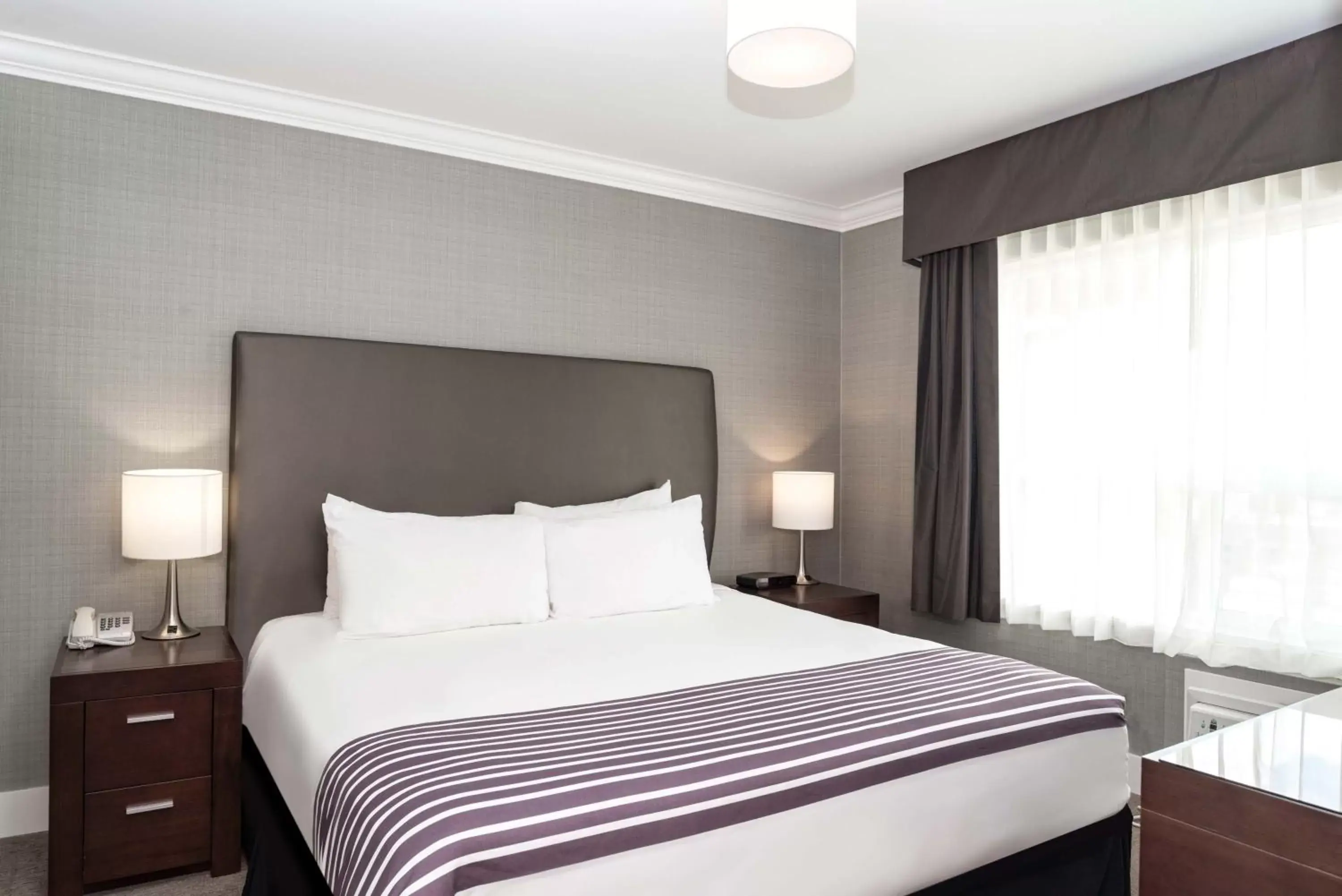 Photo of the whole room, Bed in Sandman Hotel Saskatoon