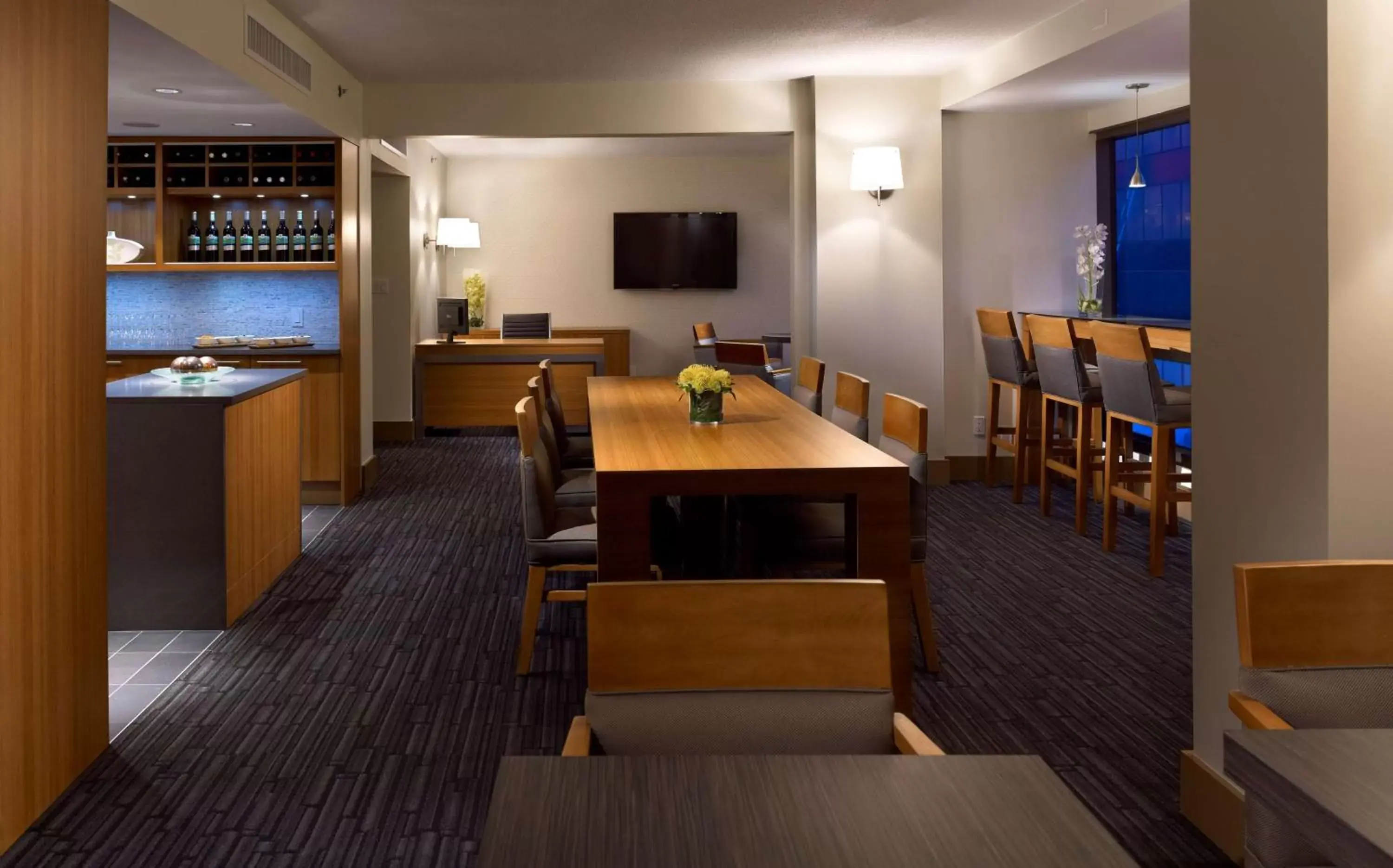 Lounge or bar in Hyatt Regency Vancouver