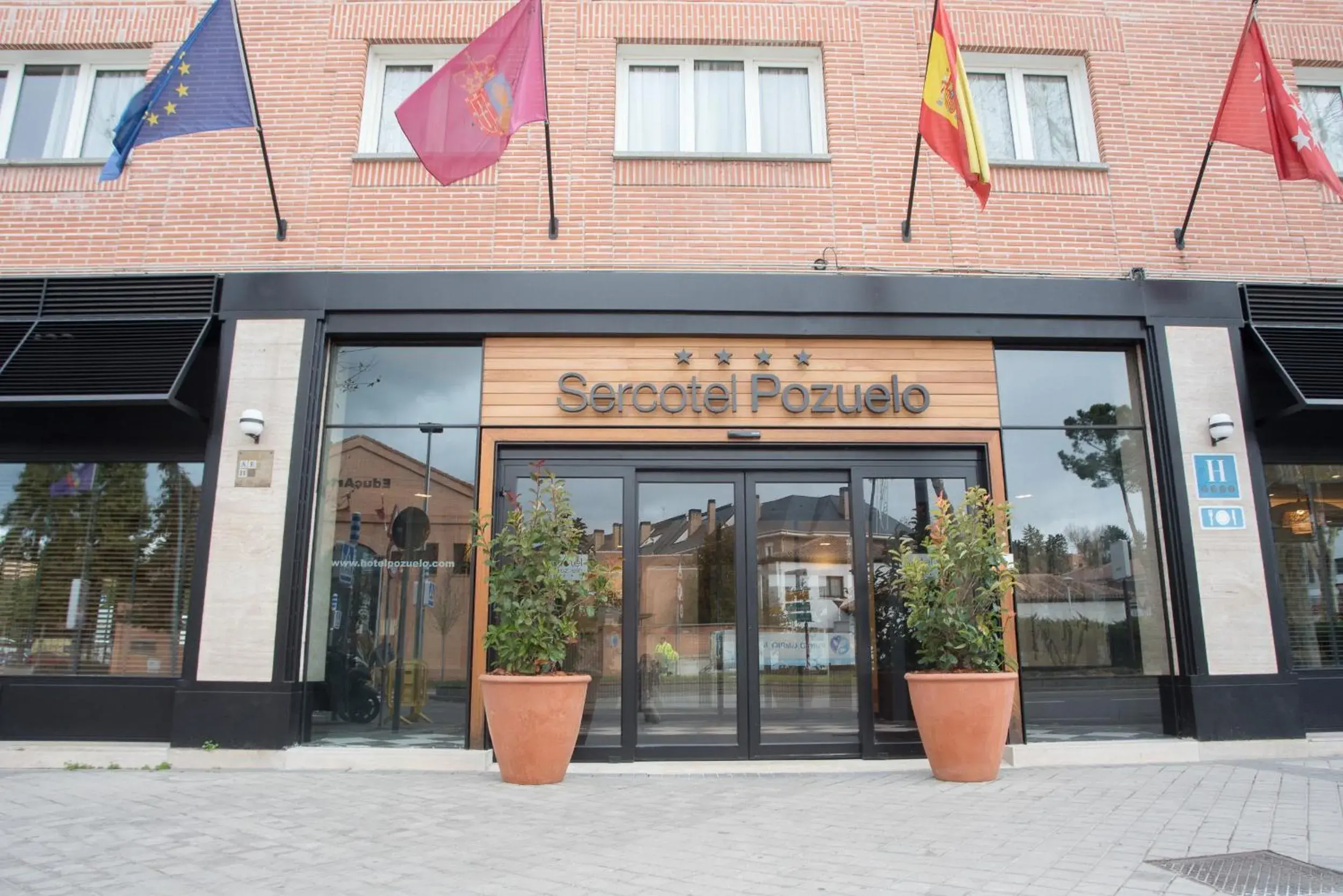 Facade/entrance in Sercotel Pozuelo