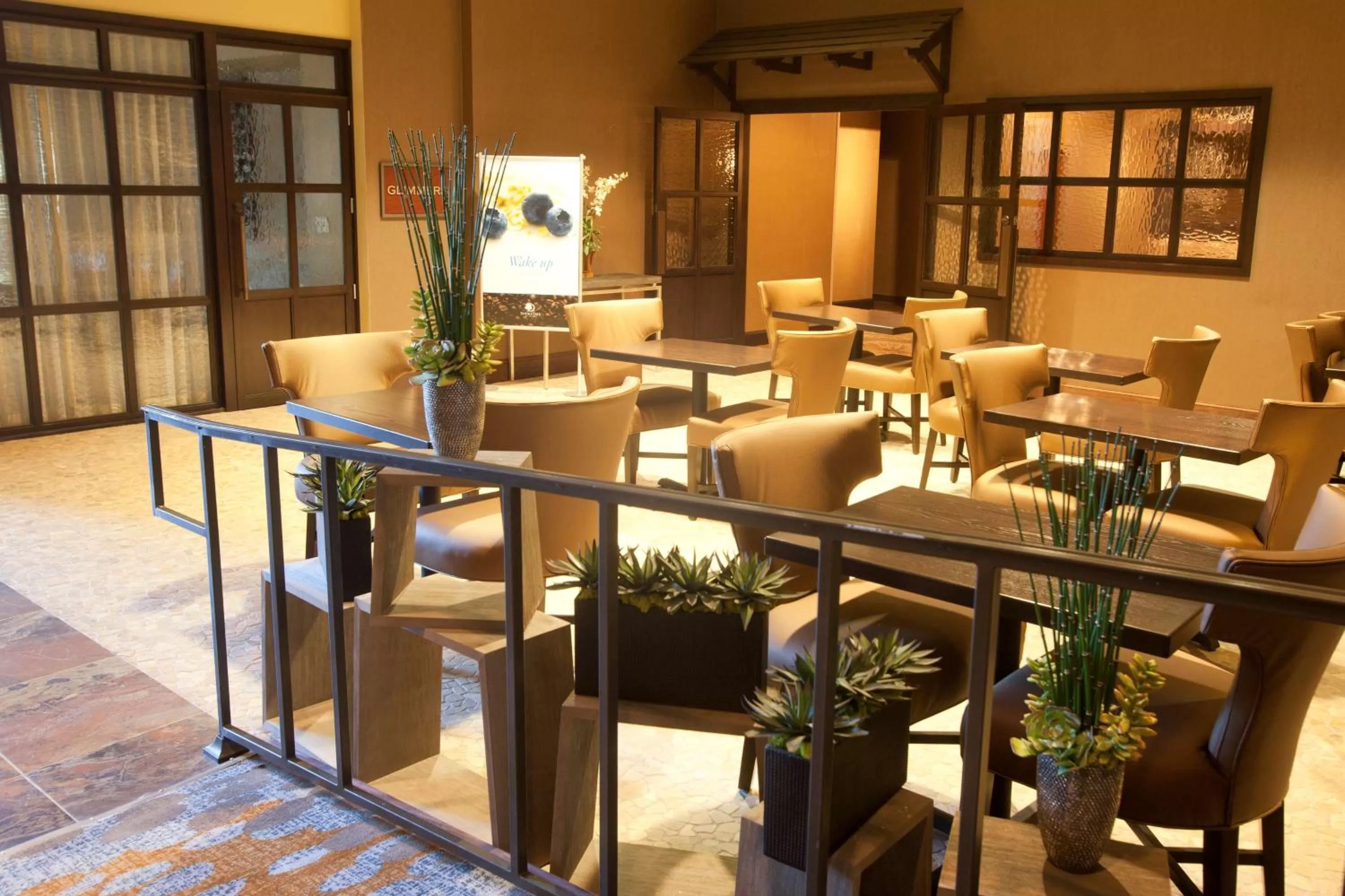 Lounge or bar in Midland Plaza Hotel